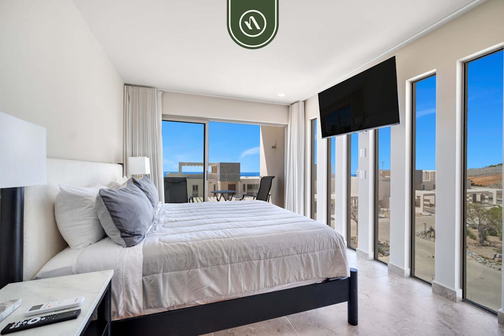 Stunning Brand New Condo - Pool & Ocean Views