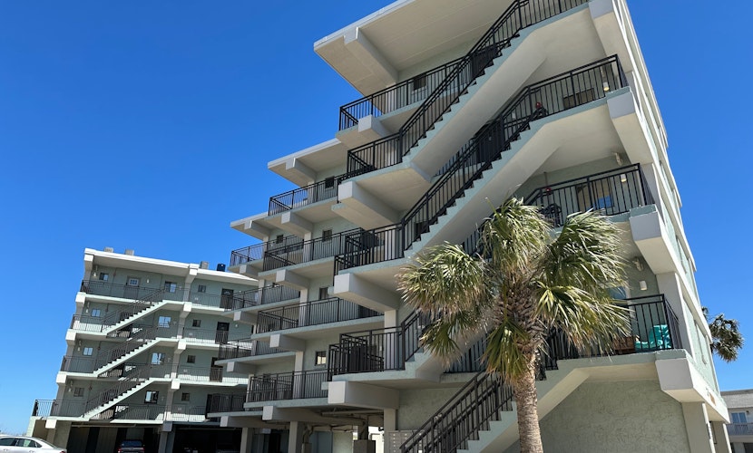 Welcome to Sandpiper Beachfront Condo. Cozy 1-bed in JAX Beach, perfect for couples! Pet-friendly!