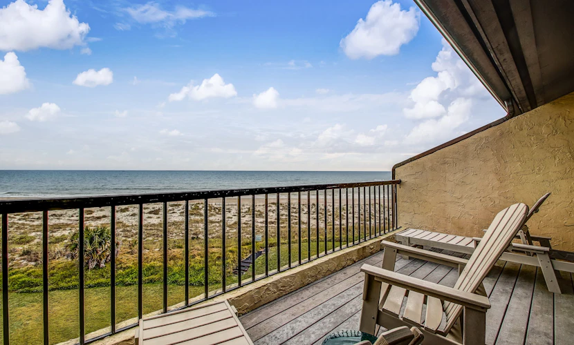 Dog-friendly oceanfront townhouse with covered balcony, views, pool & AC