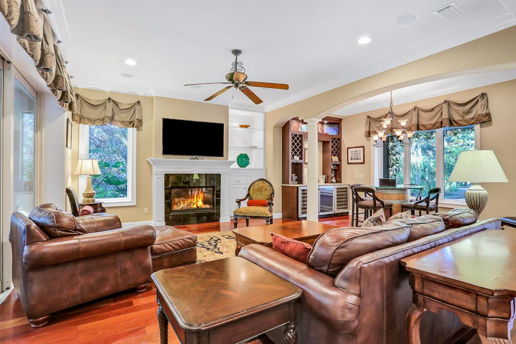 Lovely home for entertaining with saltwater plunge pool, spa & outdoor kitchen