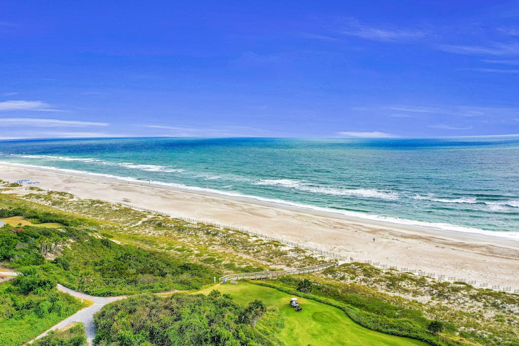 Lovely home for entertaining with saltwater plunge pool, spa & outdoor kitchen