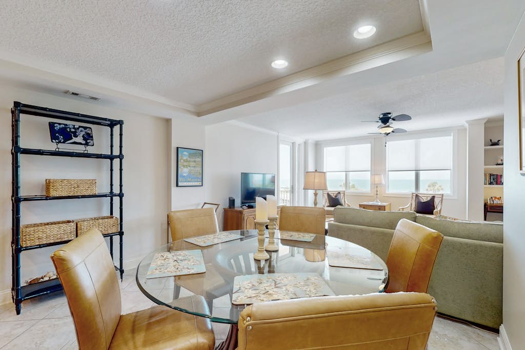 Oceanfront condo with washer/dryer, AC & heated pool