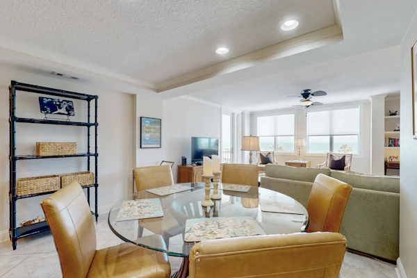 Oceanfront condo with washer/dryer, AC & heated pool
