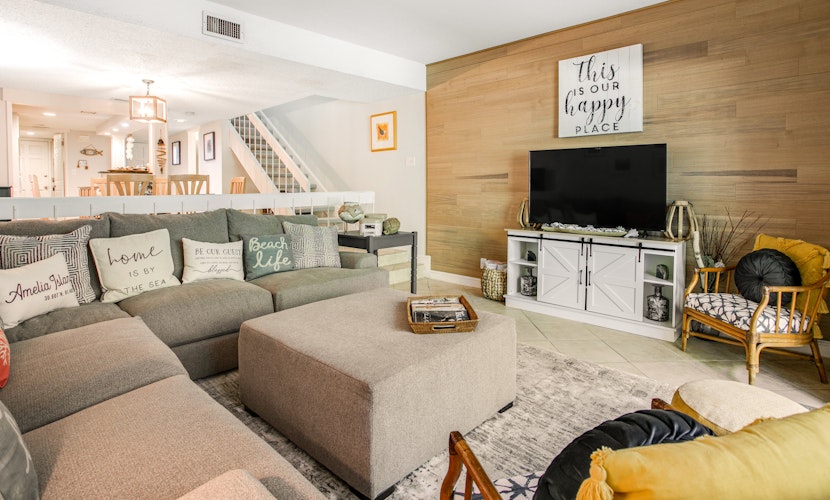 Wonderful Home Close to Everything w/Shared Pool, Free WiFi, Central AC