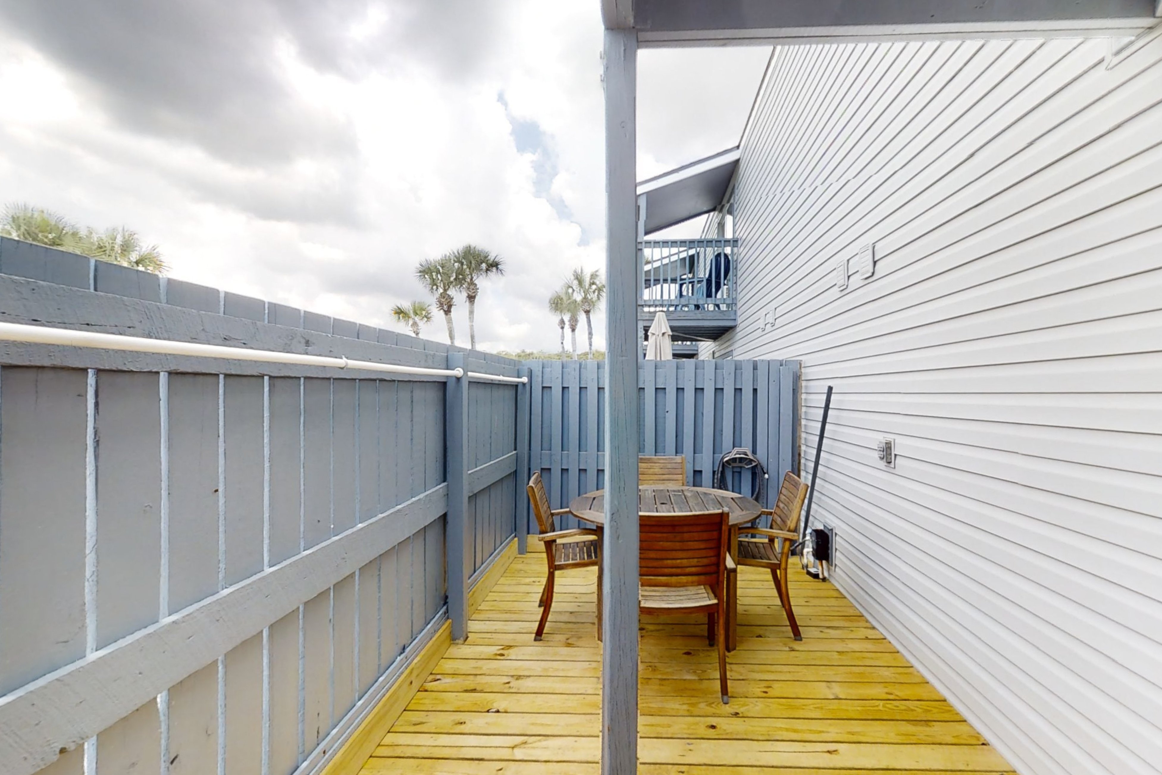 Two-story condo with pool, tennis & patio - 2 short blocks to the beach