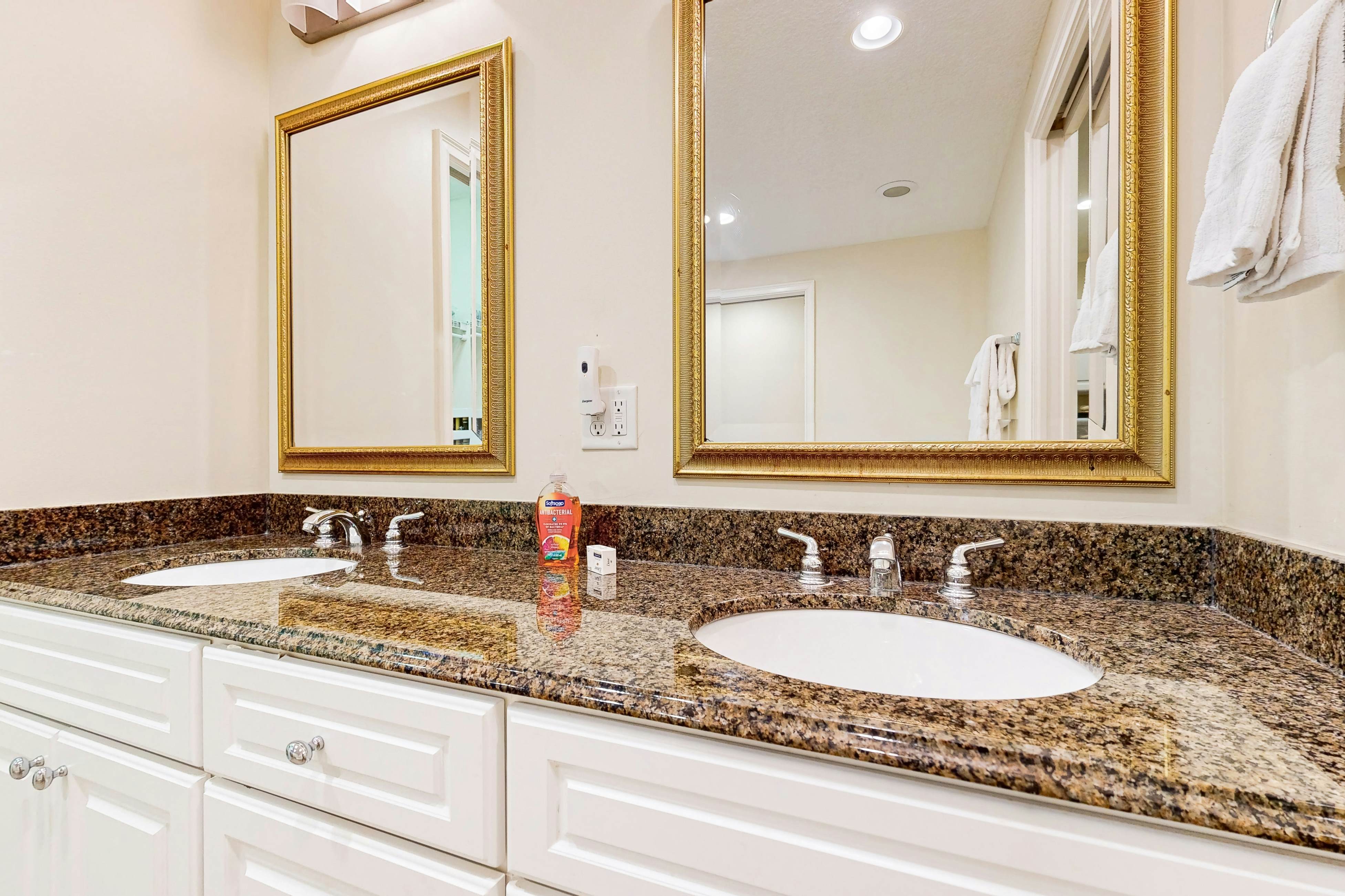 2520 Tennis Villa Efficiency