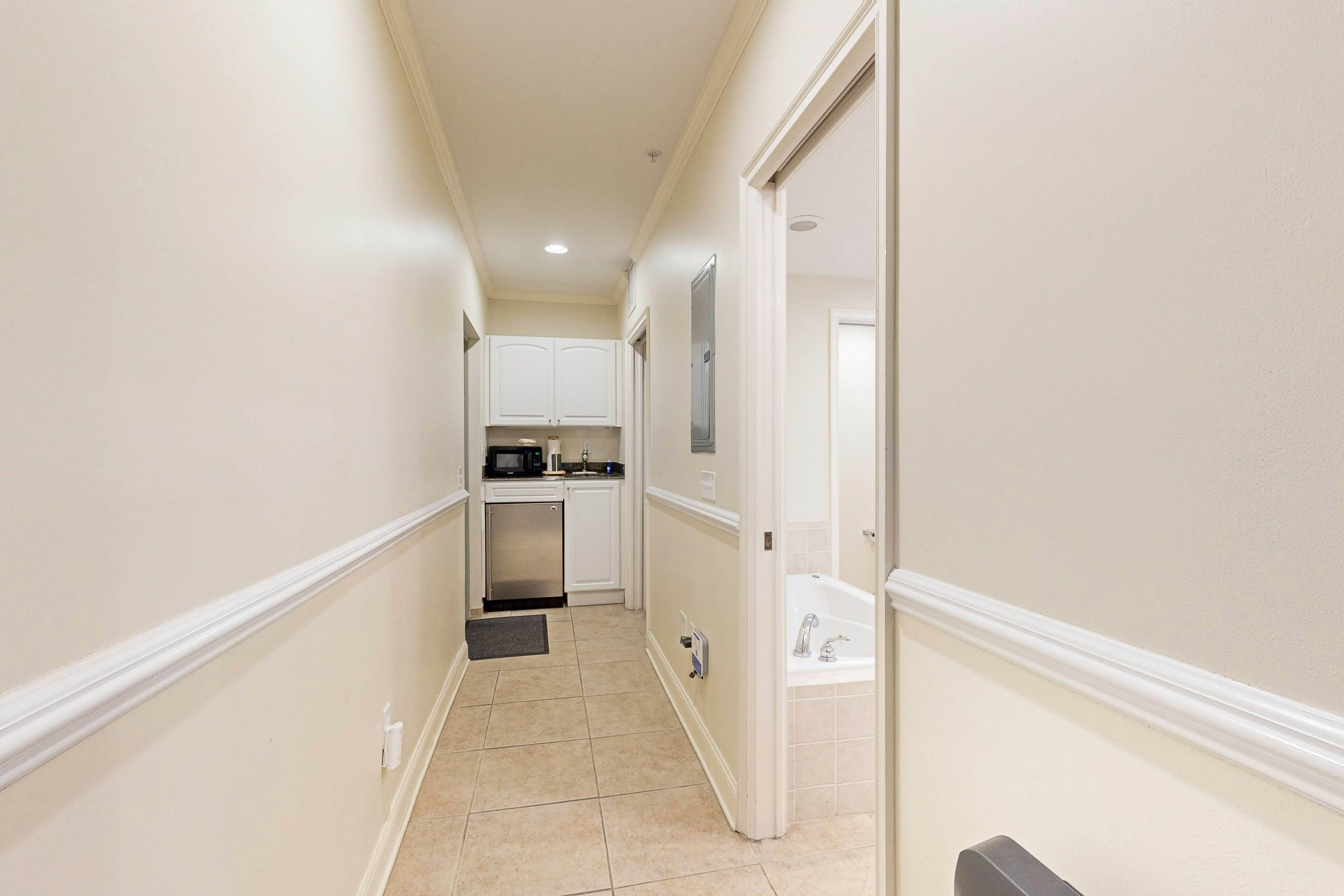 2520 Tennis Villa Efficiency