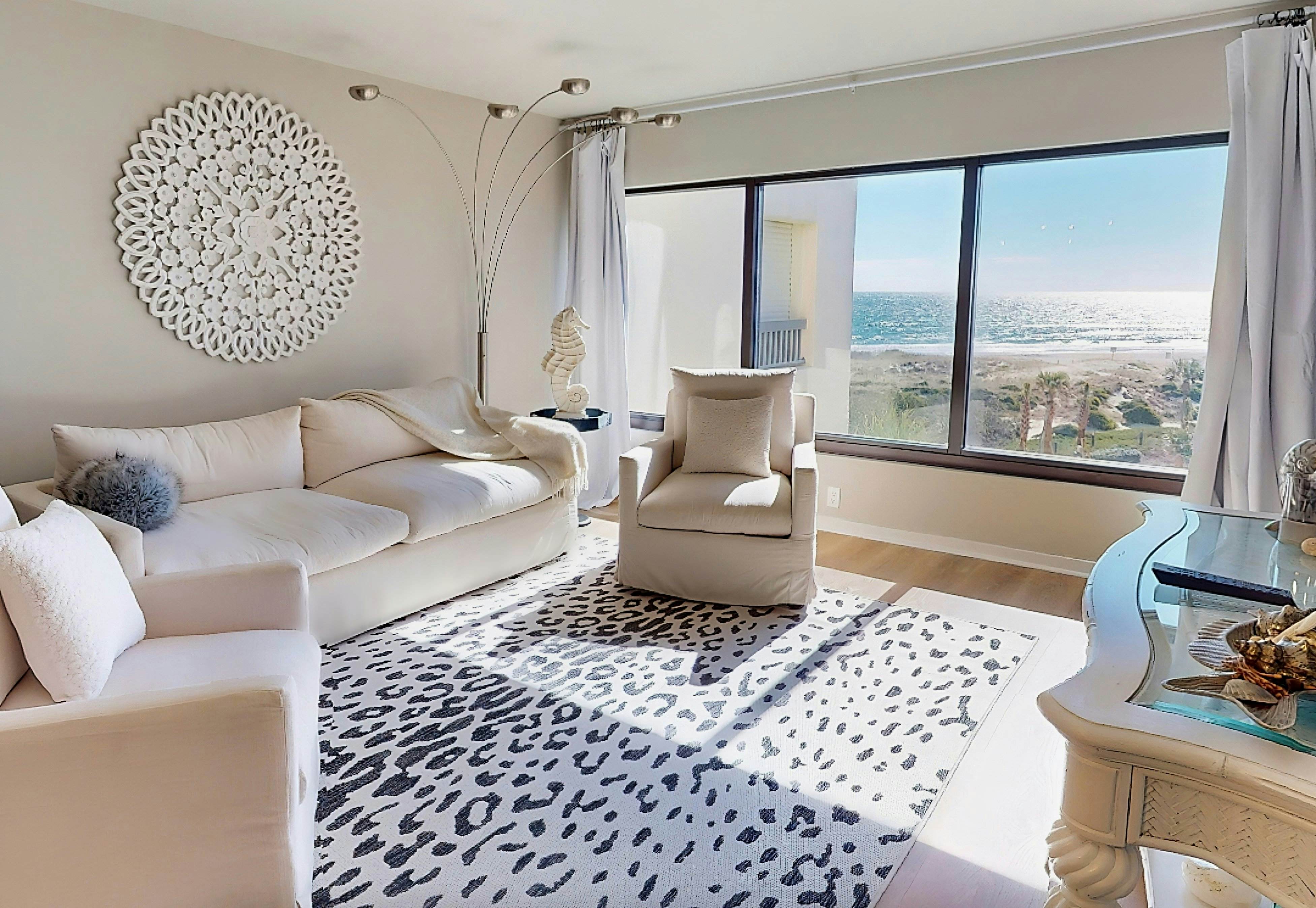 B147 Amelia Surf and Racquet