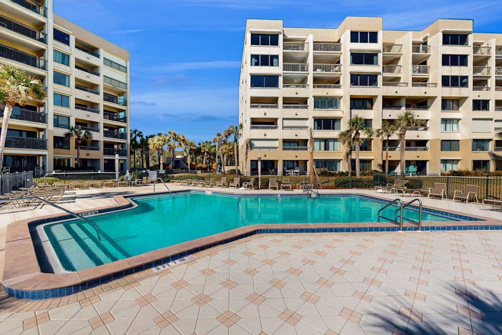 NEWLY RENOVATED Oceanfront Condo with Balcony, WiFi, W/D & Shared Pool/Tennis