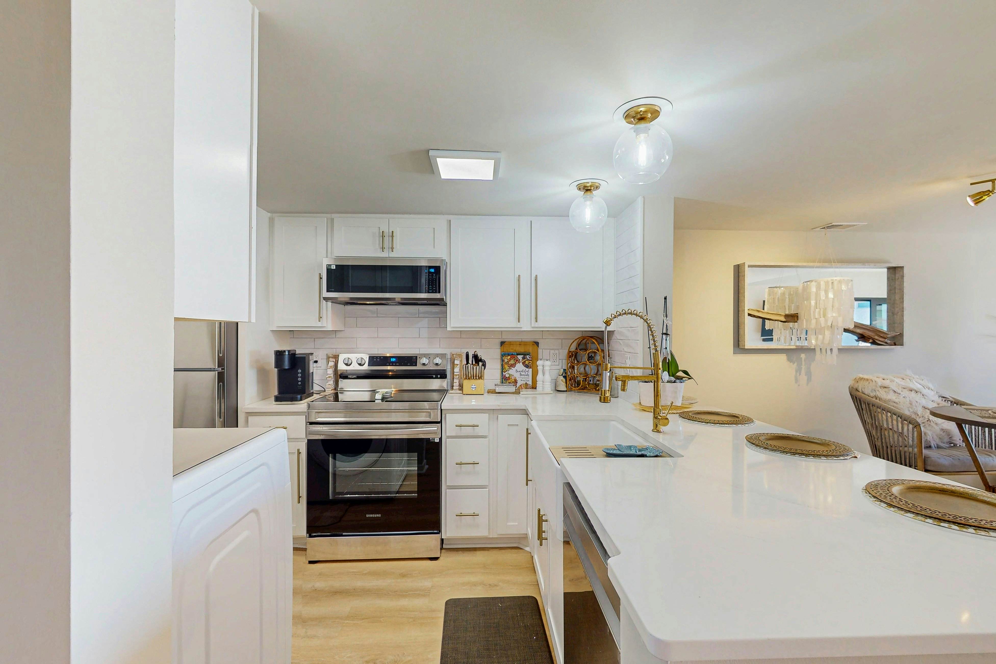 B147 Amelia Surf and Racquet