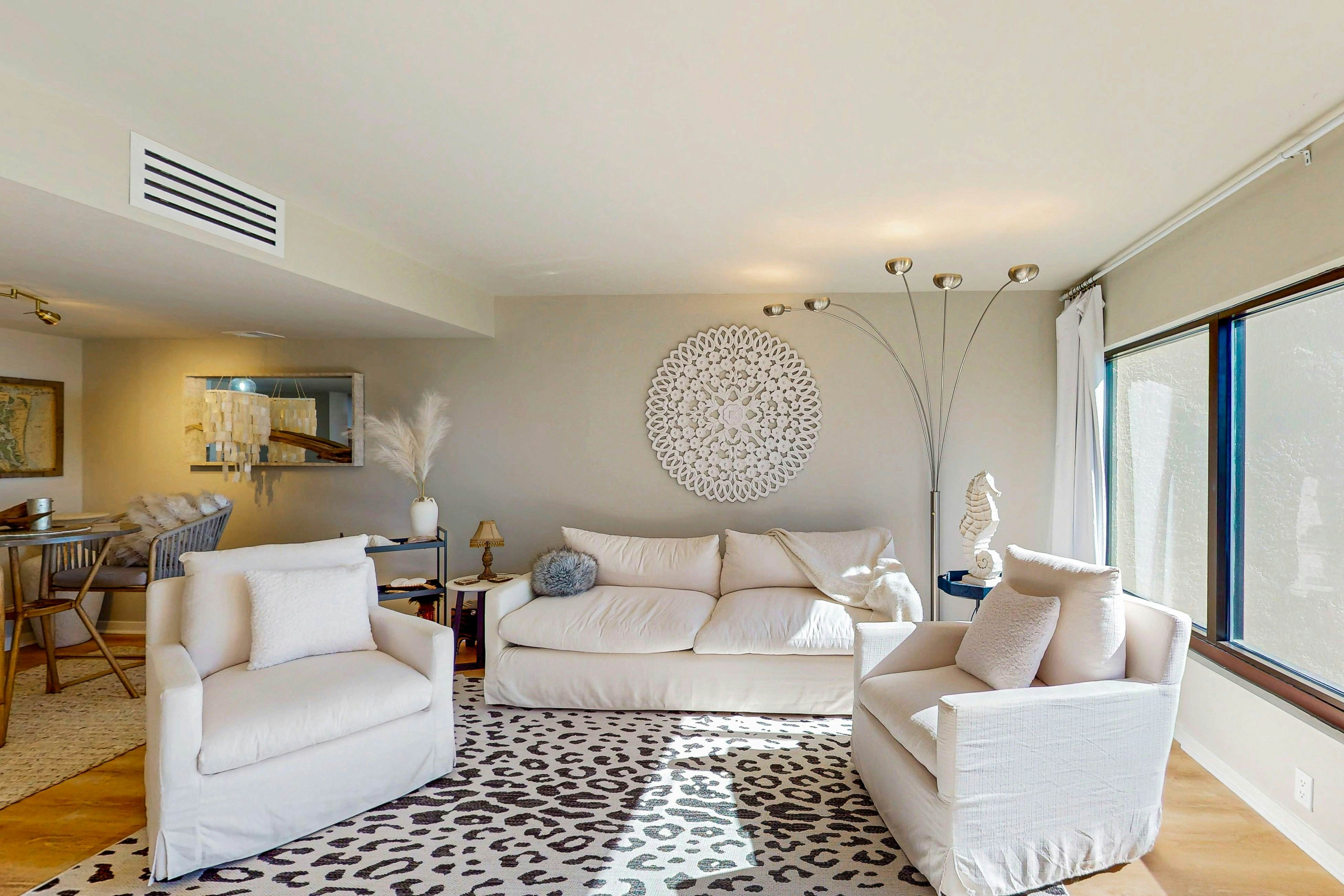 B147 Amelia Surf and Racquet