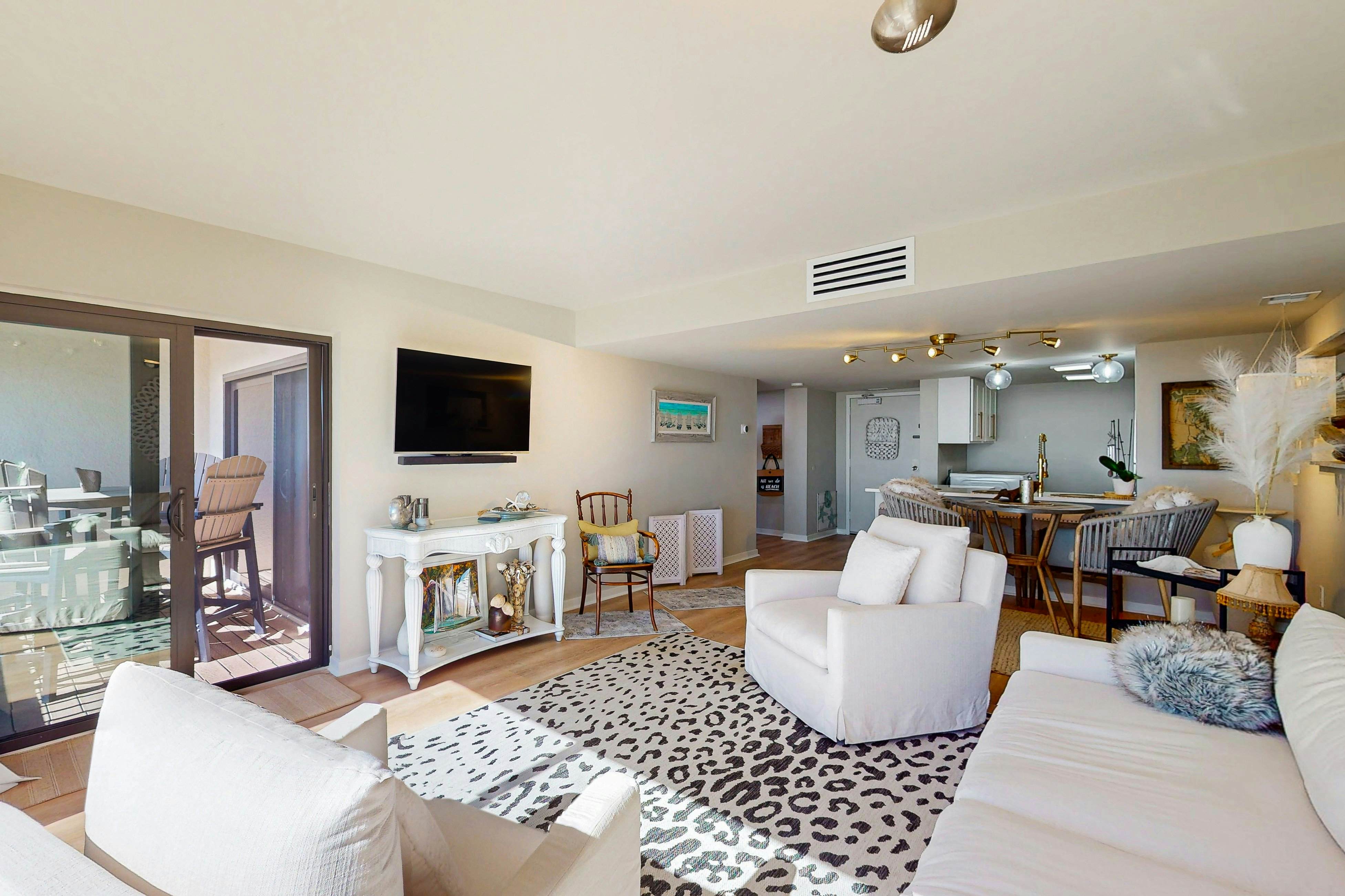 B147 Amelia Surf and Racquet