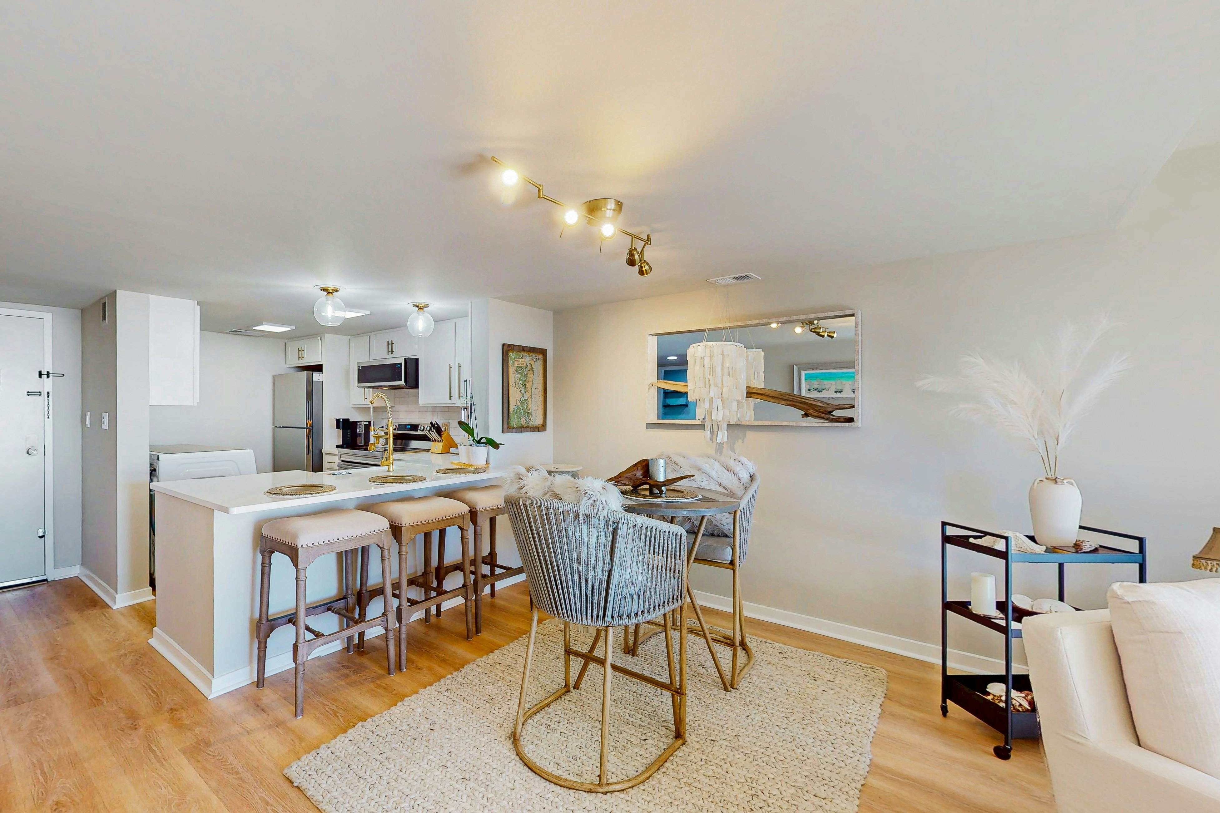 B147 Amelia Surf and Racquet