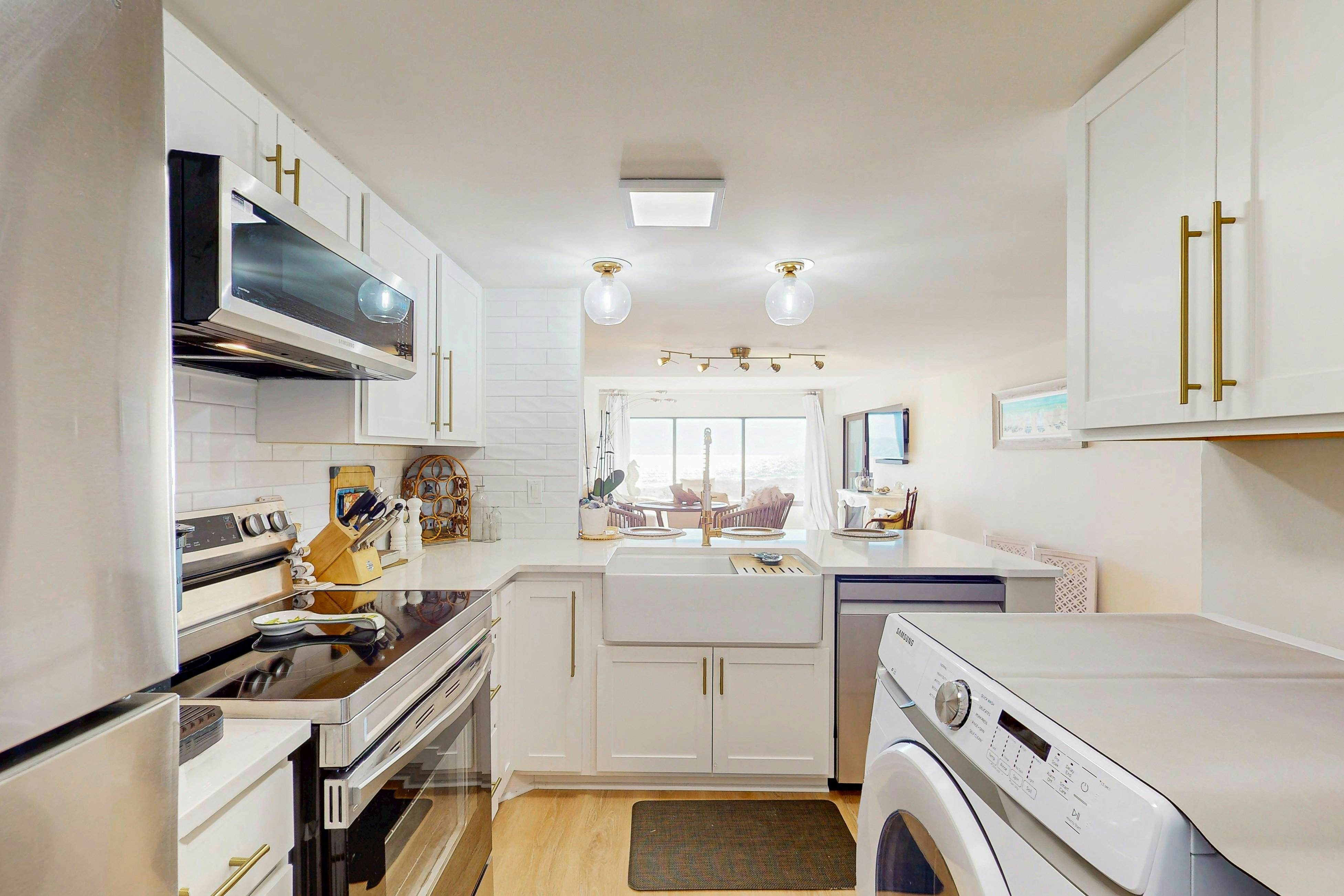 B147 Amelia Surf and Racquet