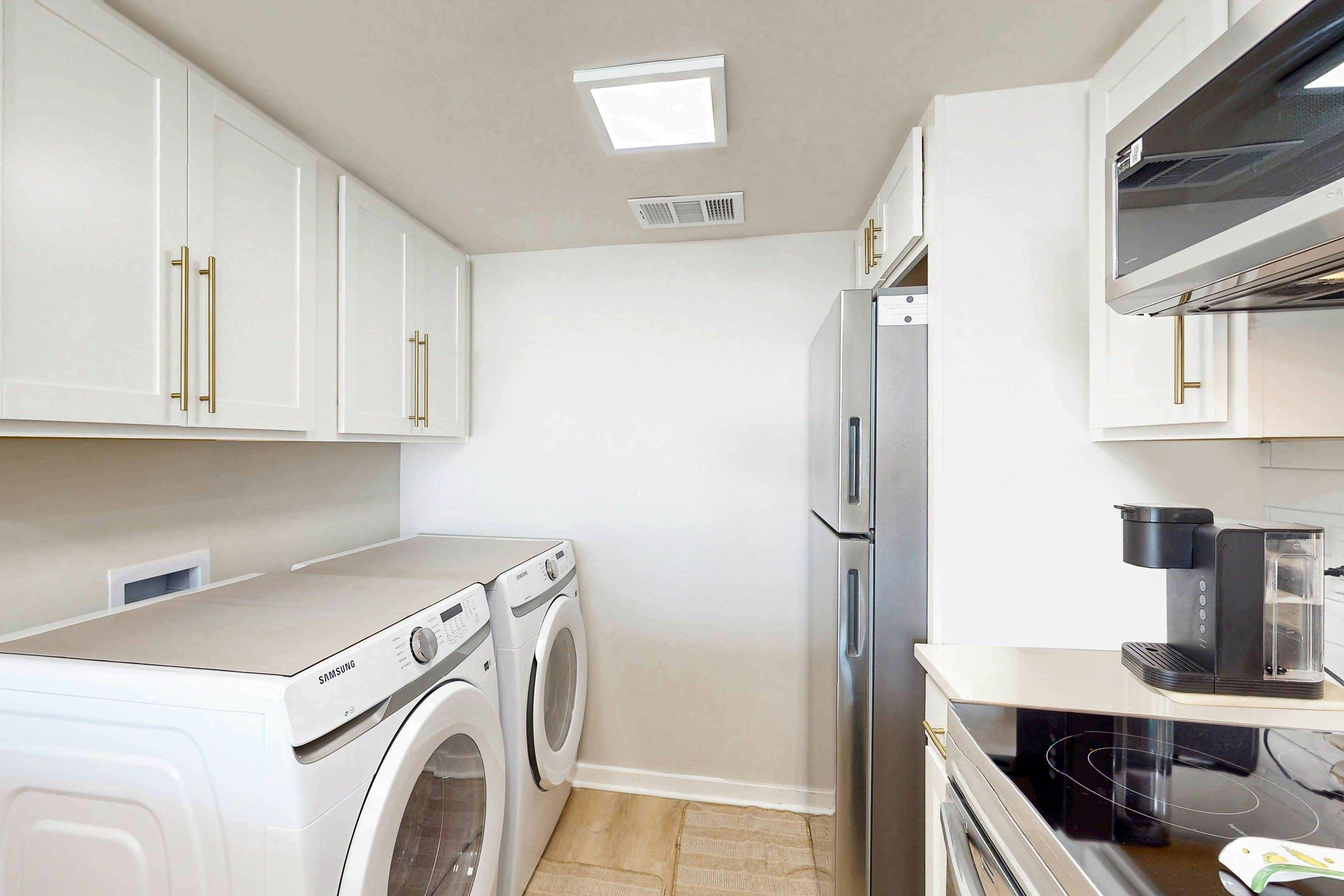 B147 Amelia Surf and Racquet