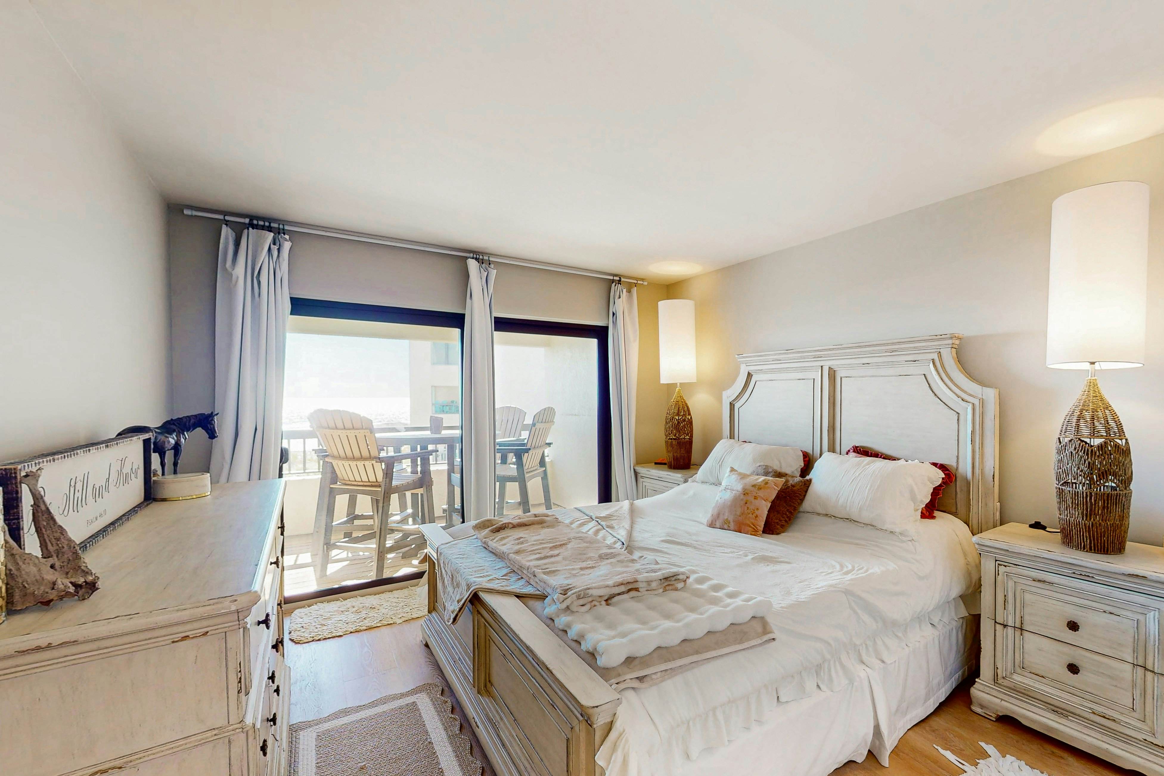 B147 Amelia Surf and Racquet