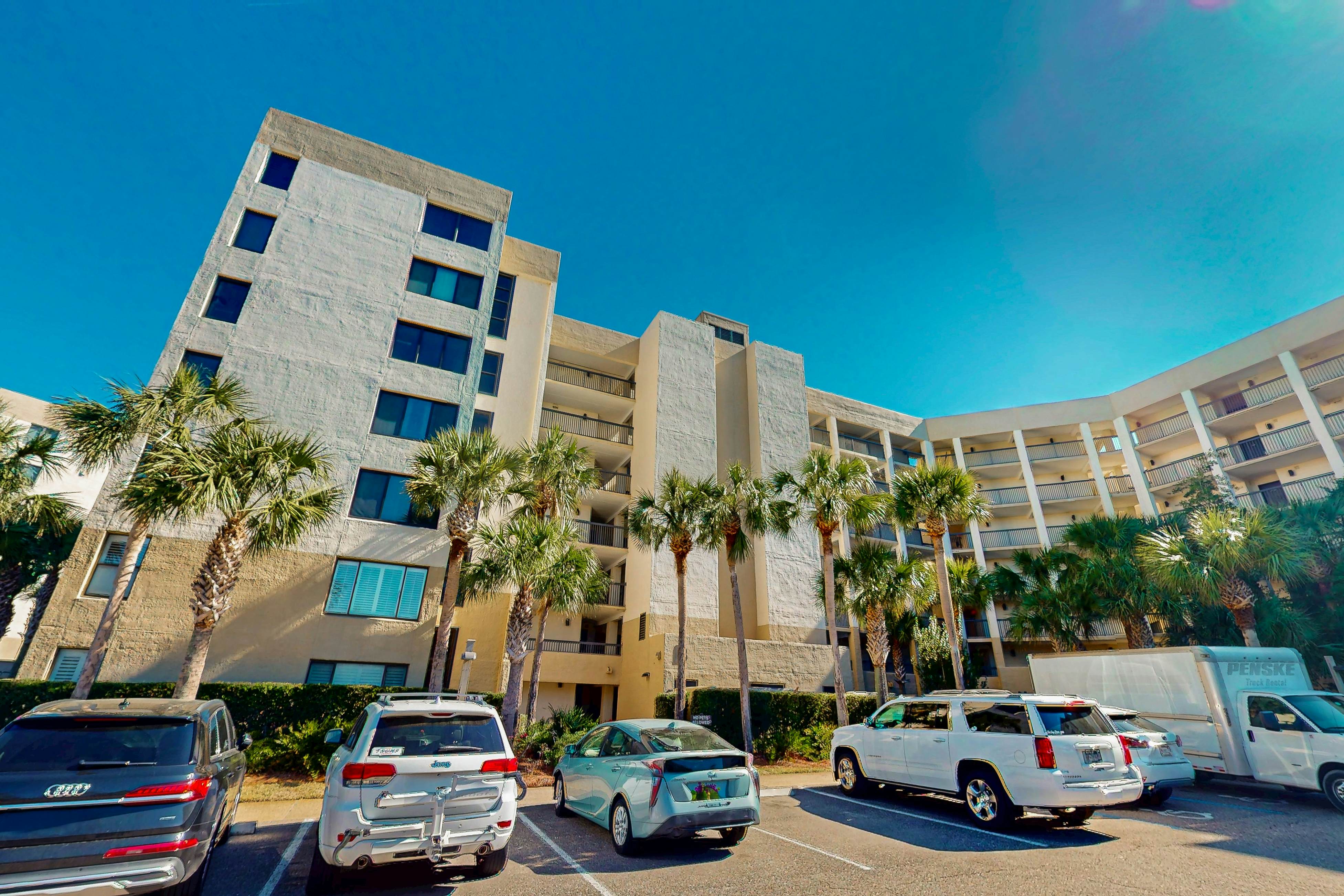 B147 Amelia Surf and Racquet