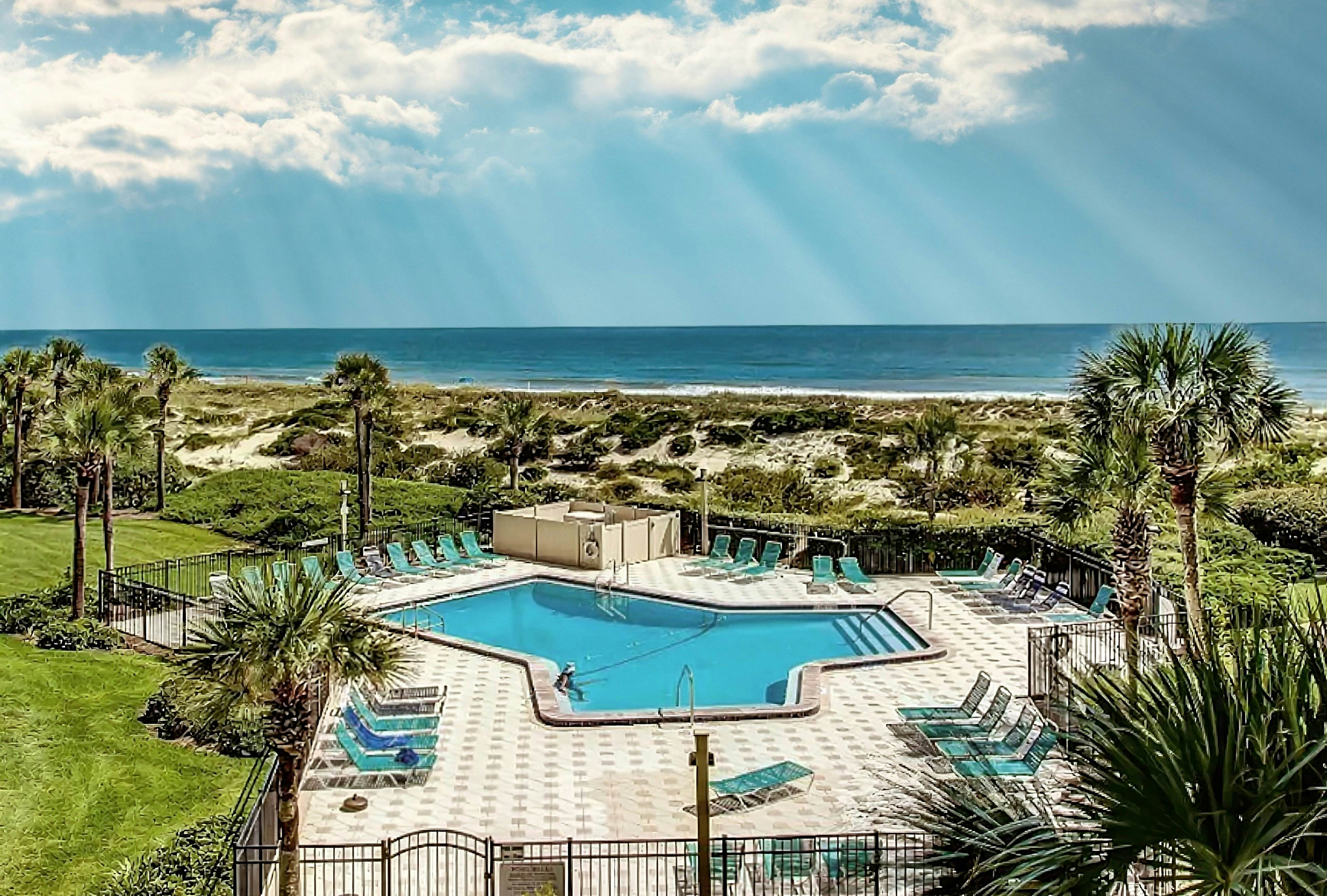 B147 Amelia Surf and Racquet