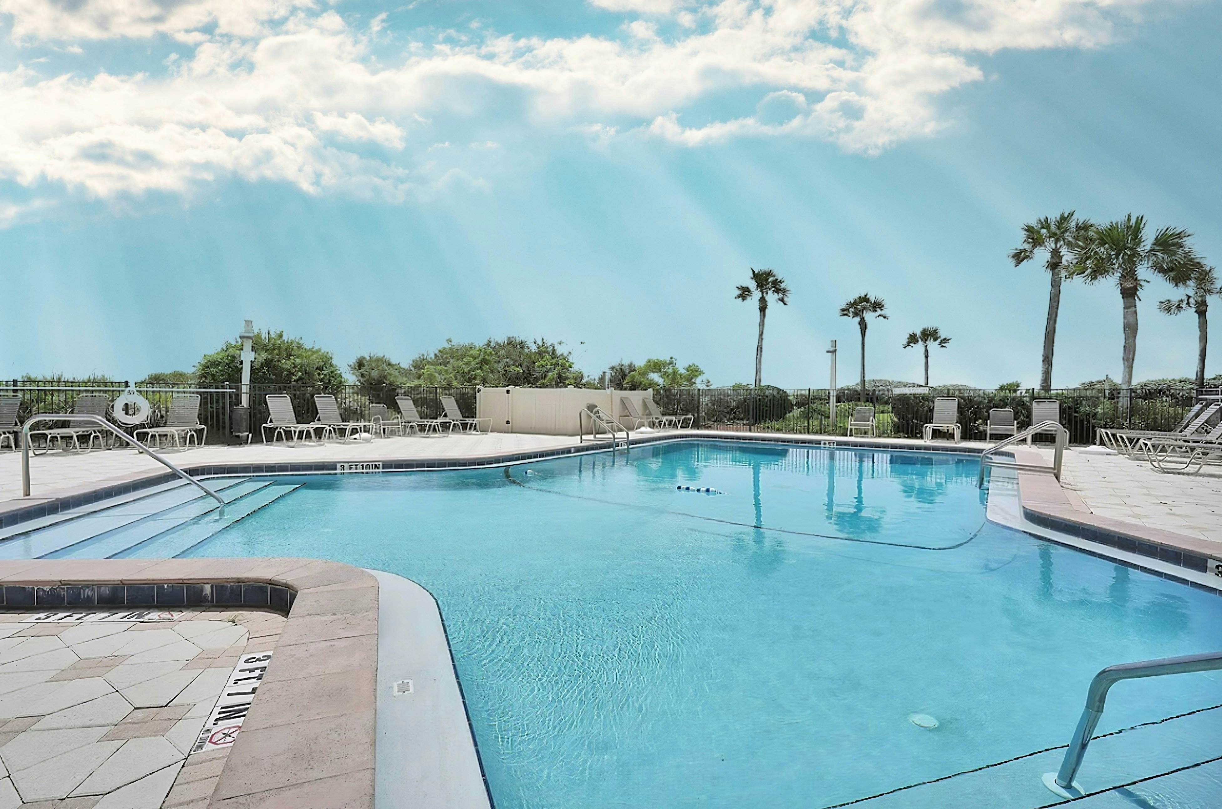 B147 Amelia Surf and Racquet