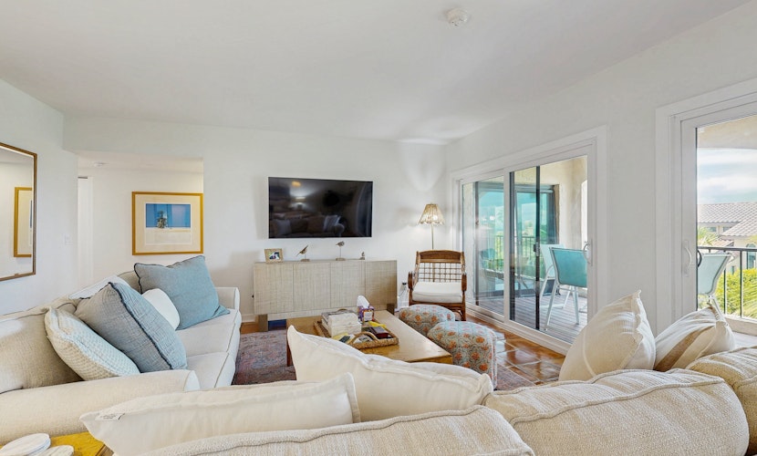 Newly Renovated Spacious Villa w/ Ocean views, Pool & Beach access