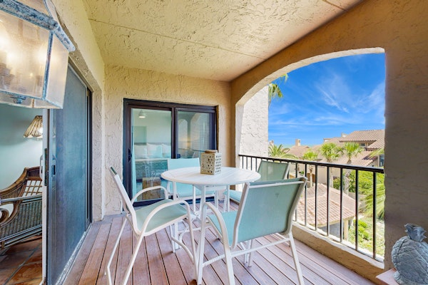 Newly Renovated Spacious Villa w/ Ocean views, Pool & Beach access