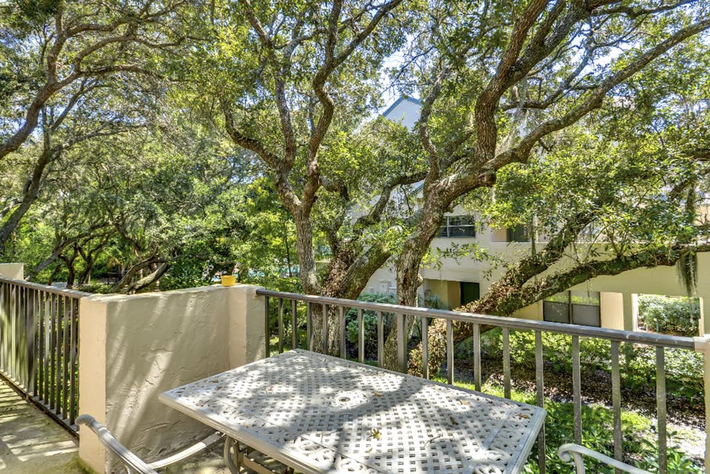 Two-story townhome with fast WiFi & pool - steps from the beach