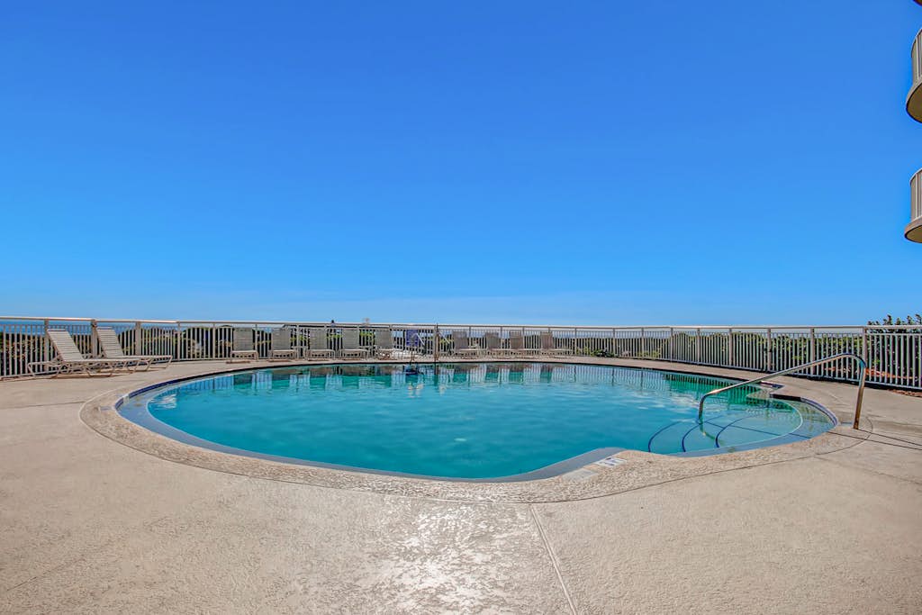 Oceanfront, 2nd-Floor Condo with Balcony, HDTVs, WiFi, AC & Shared Pool