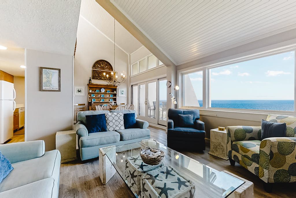 Oceanfront condo with balcony, water views, AC & outdoor pool