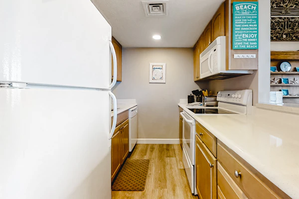 Oceanfront condo with balcony, water views, AC & outdoor pool