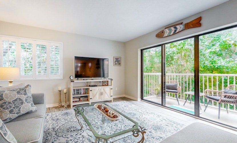 Dog-Friendly Beach Wood villa across the street from the beach with pool