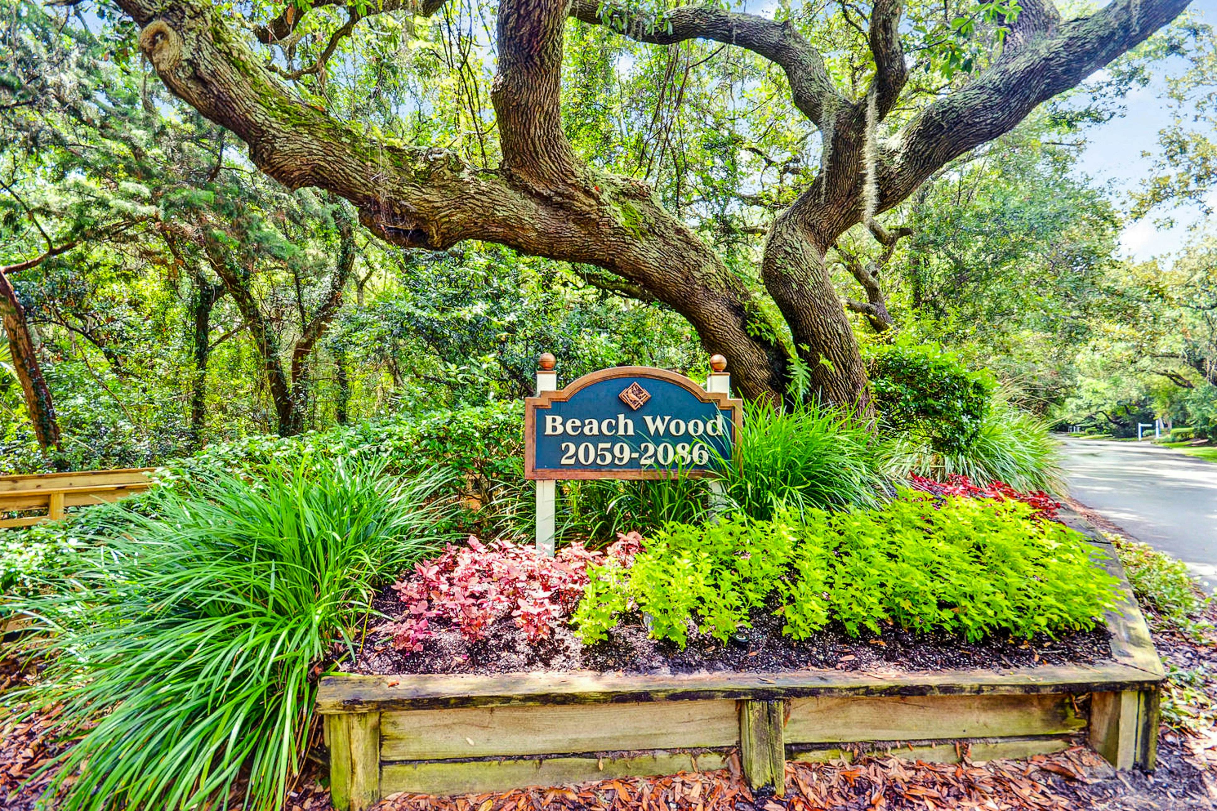 2065 Beach Wood