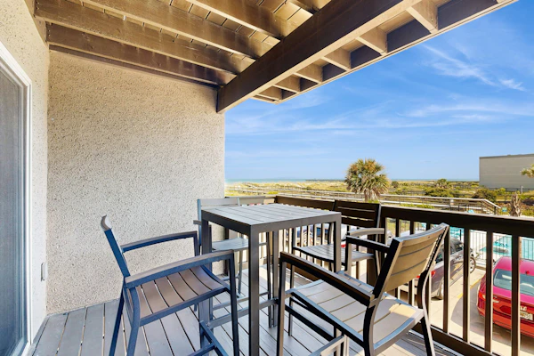 Ocean-view condo with pool, balcony, AC & W/D - walk to beach & near downtown
