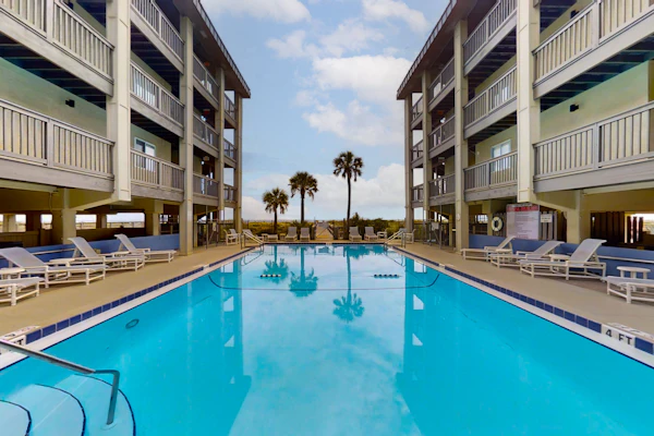 Ocean-view condo with pool, balcony, AC & W/D - walk to beach & near downtown