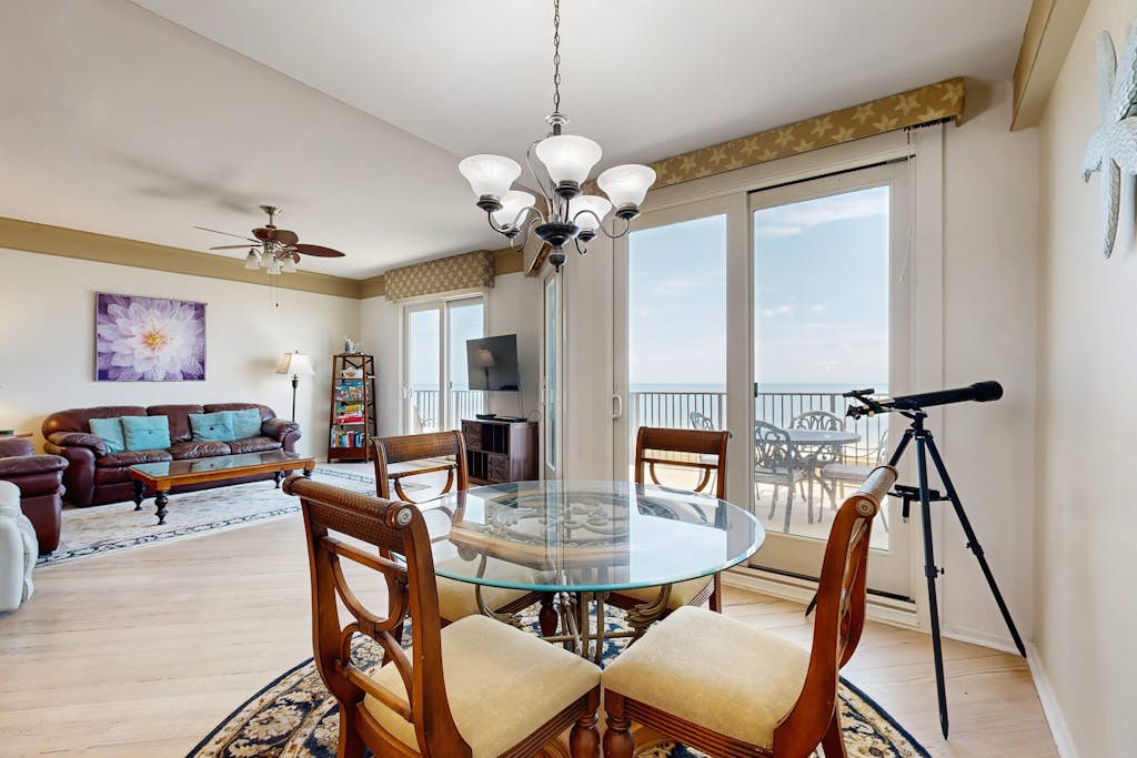 Ocean-view penthouse with pool, balcony & central AC - snowbird-friendly