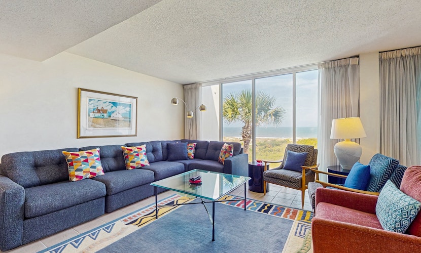 Renovated condo with easy beach access, balcony, pool & spectacular ocean views