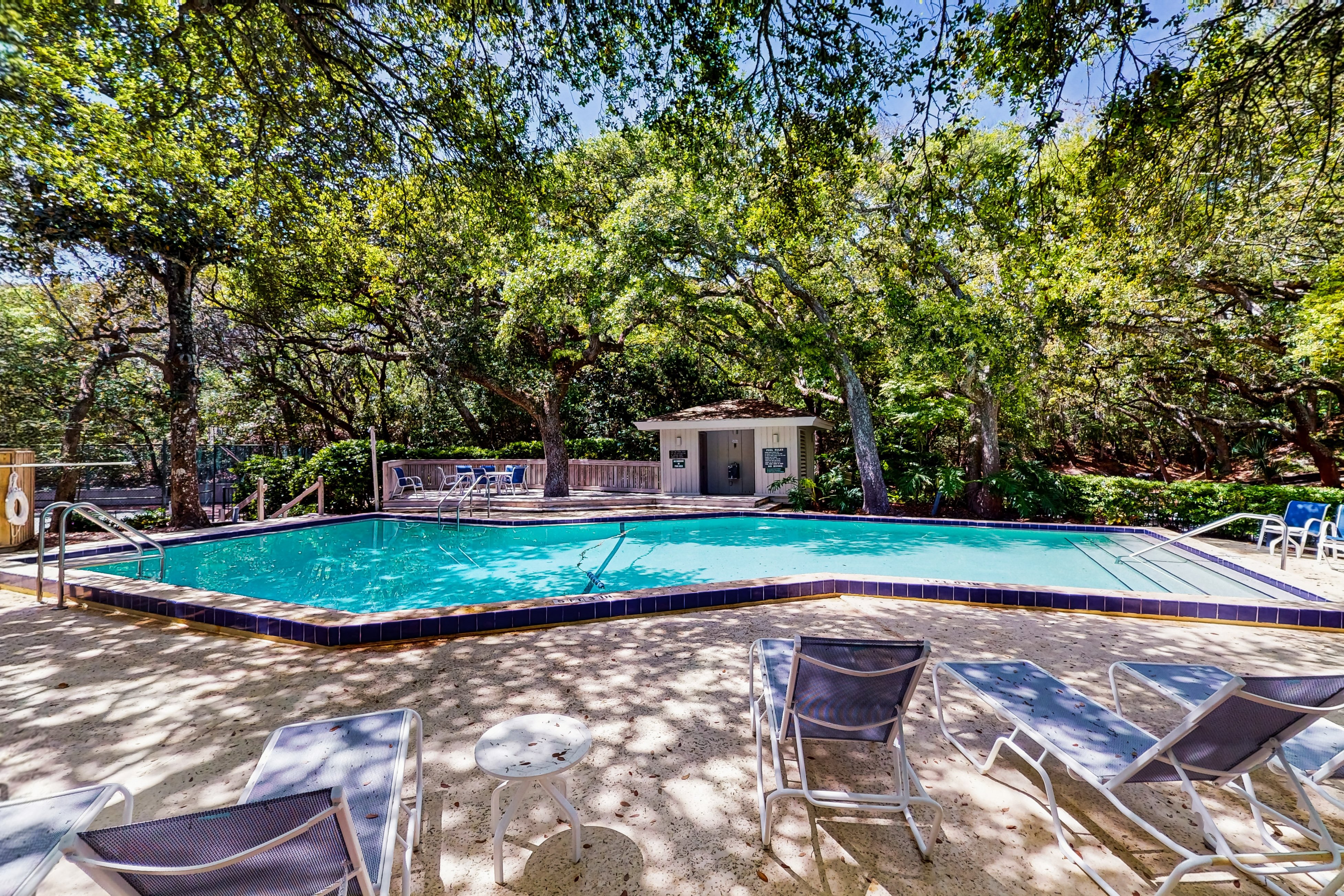 Renovated condo with easy beach access, balcony, pool & spectacular ocean views