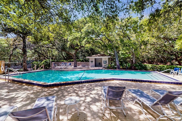 Renovated condo with easy beach access, balcony, pool & spectacular ocean views