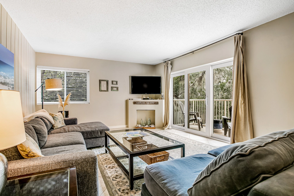 2071 Beach Wood