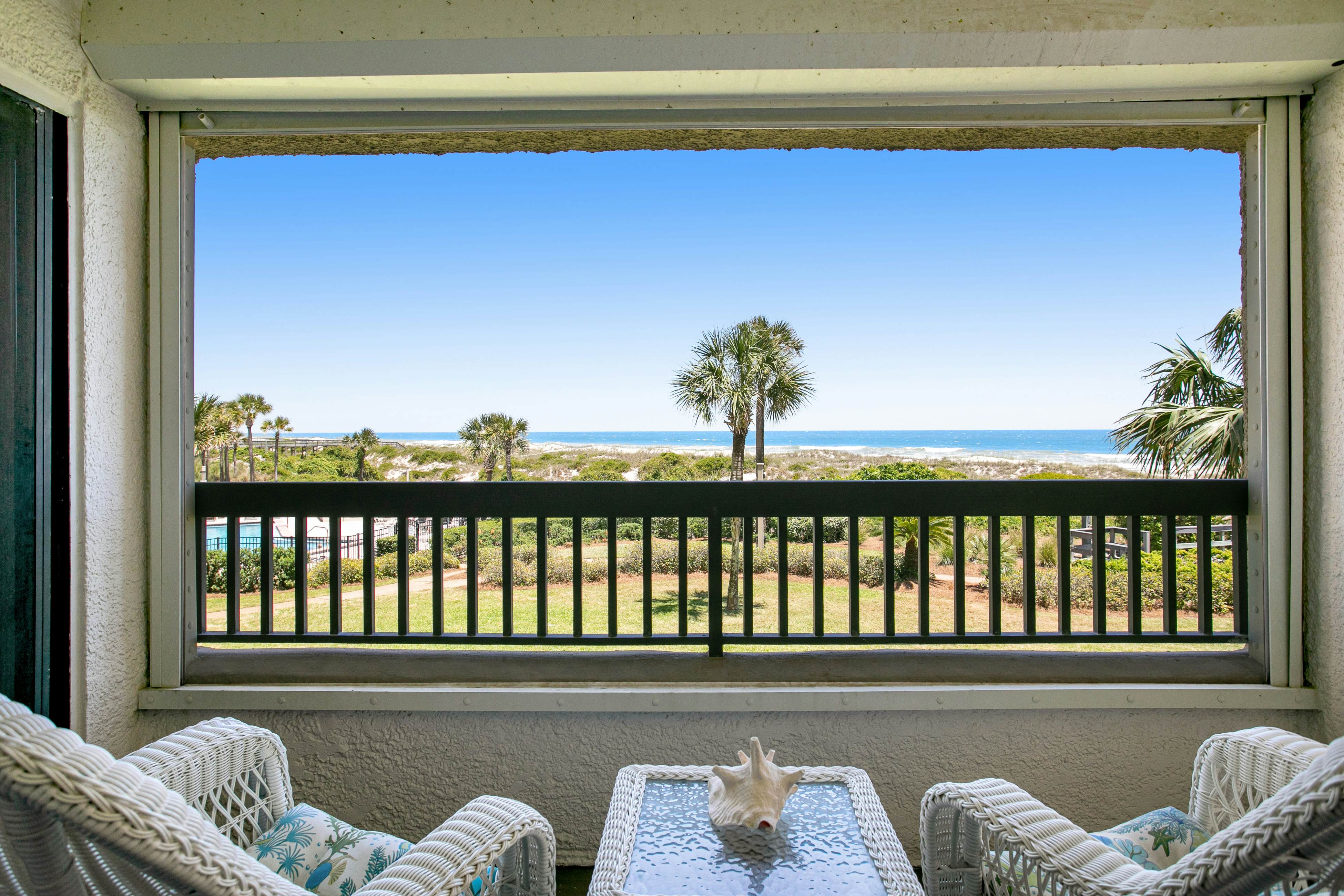 B117 Amelia Surf and Racquet