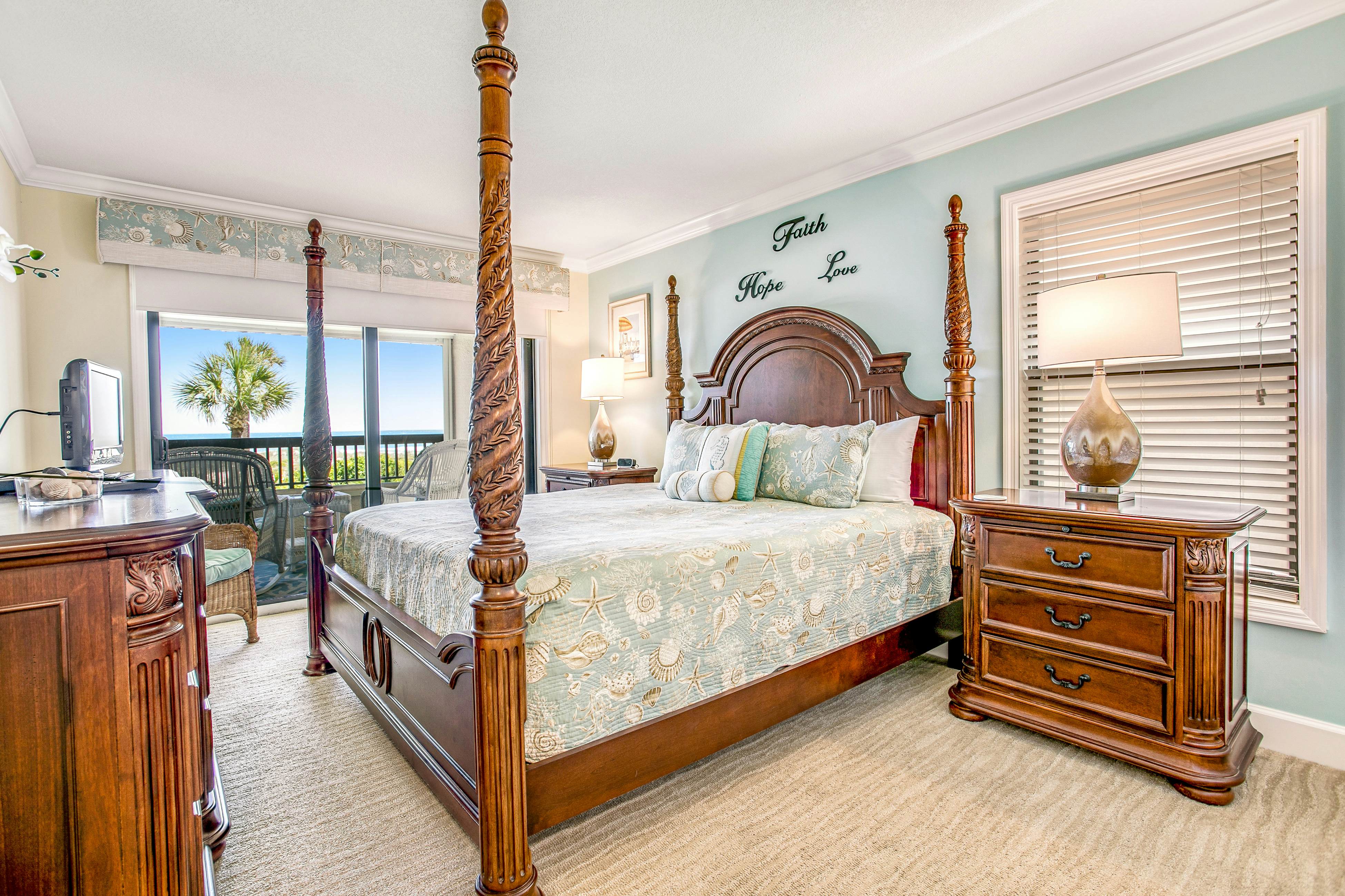 B117 Amelia Surf and Racquet