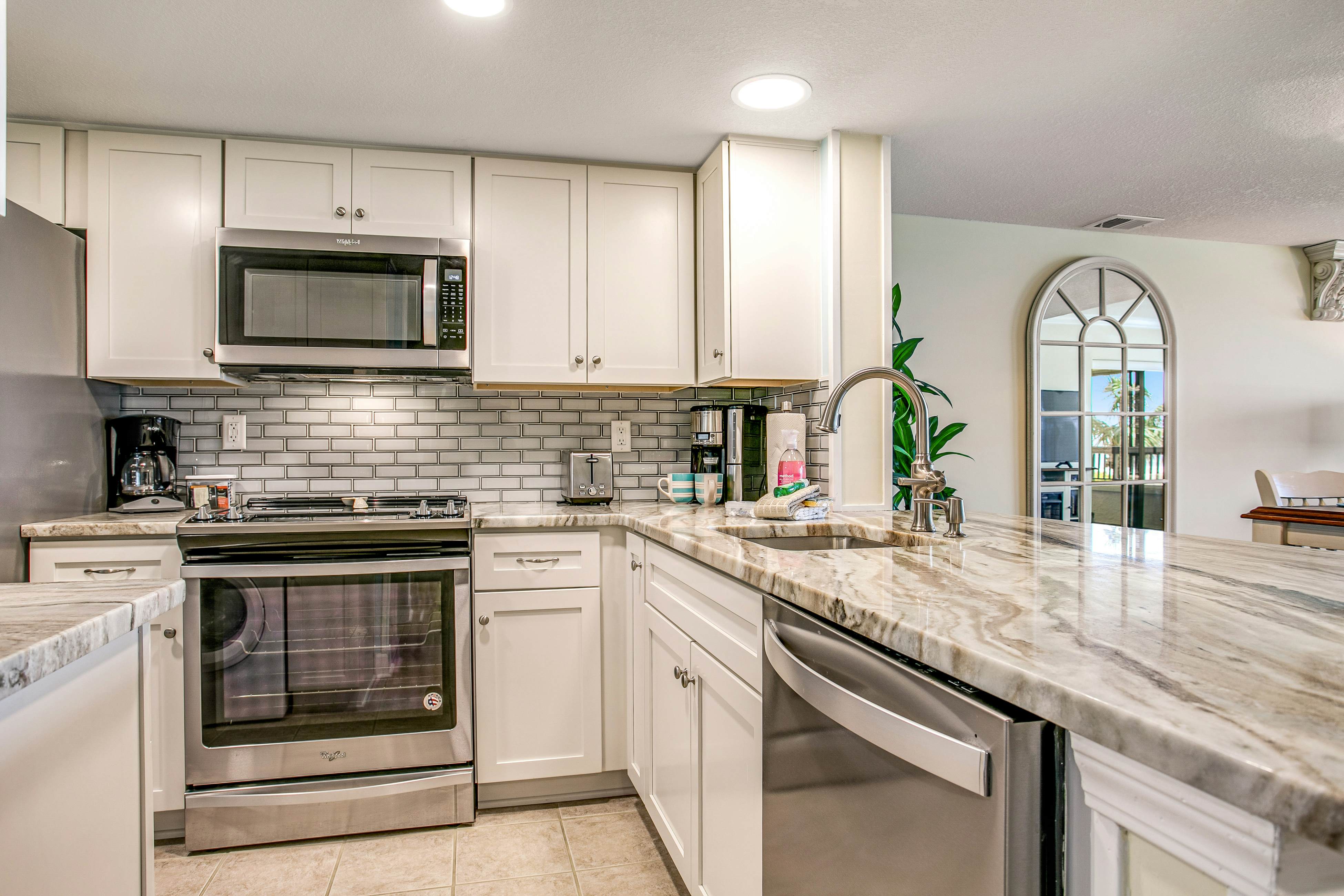 B117 Amelia Surf and Racquet