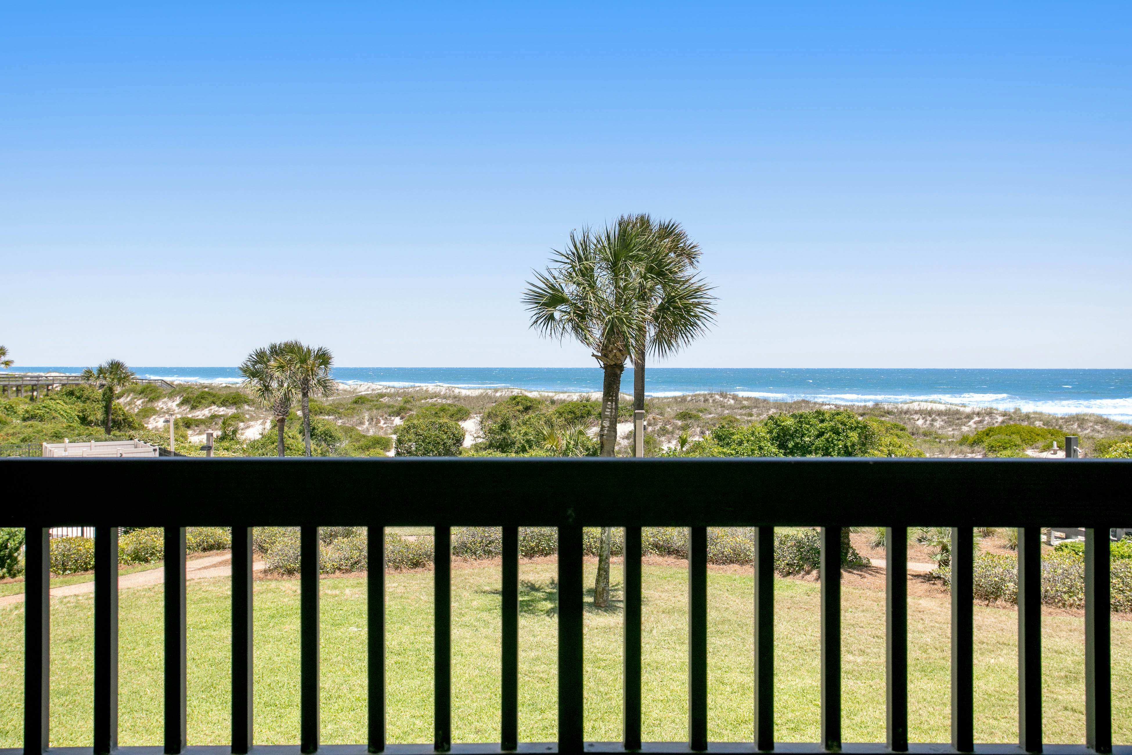 B117 Amelia Surf and Racquet