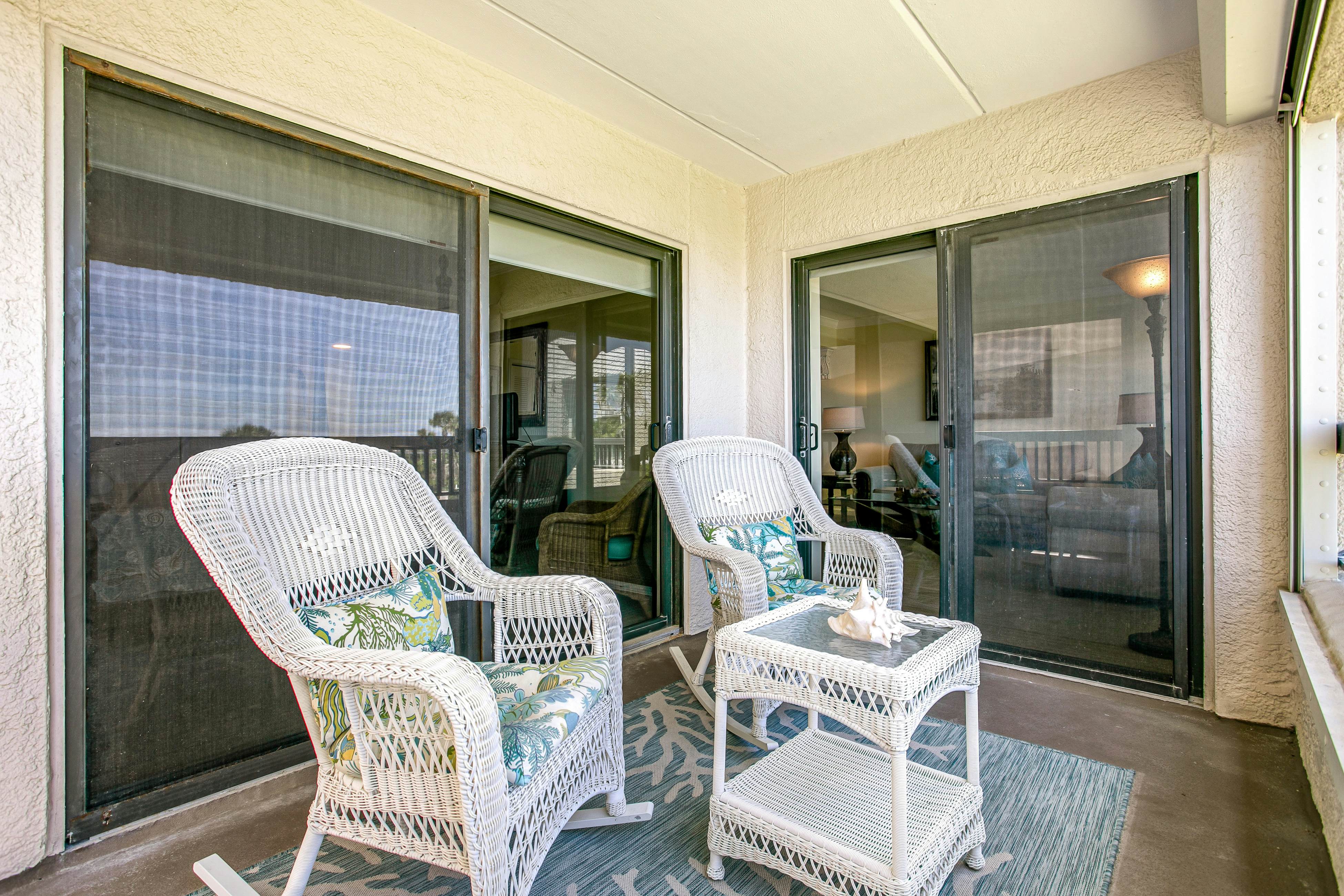 B117 Amelia Surf and Racquet