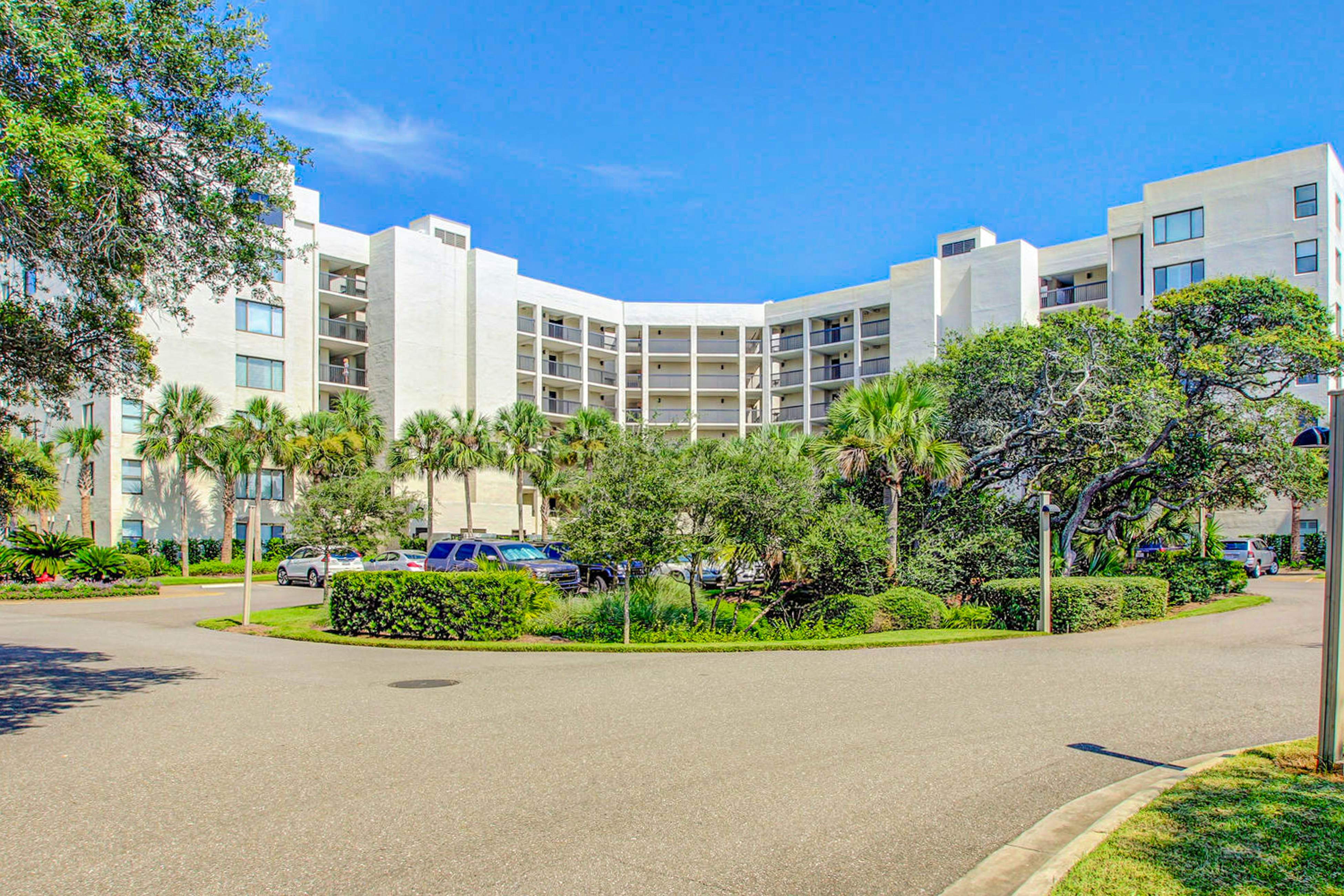 B117 Amelia Surf and Racquet