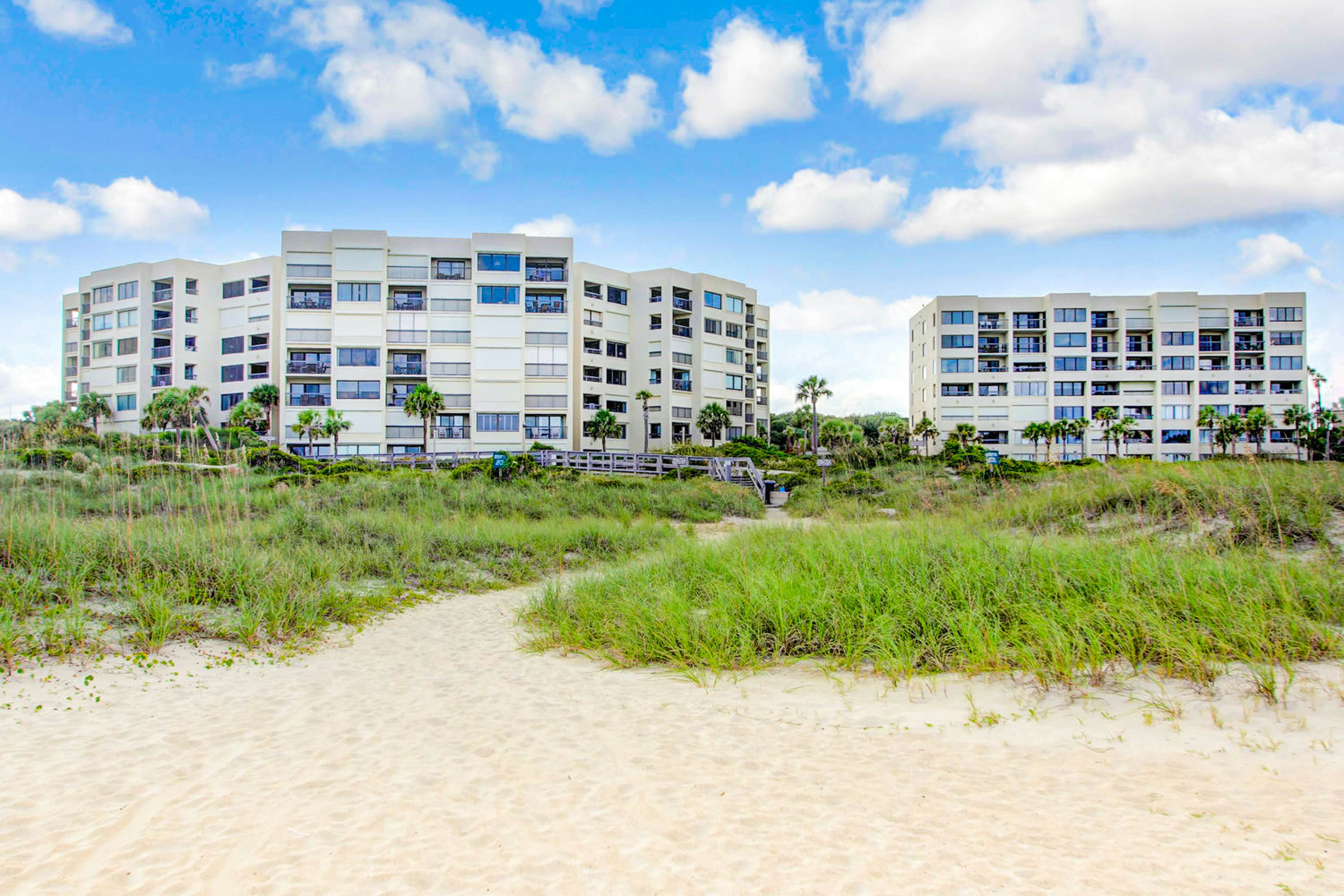 B117 Amelia Surf and Racquet