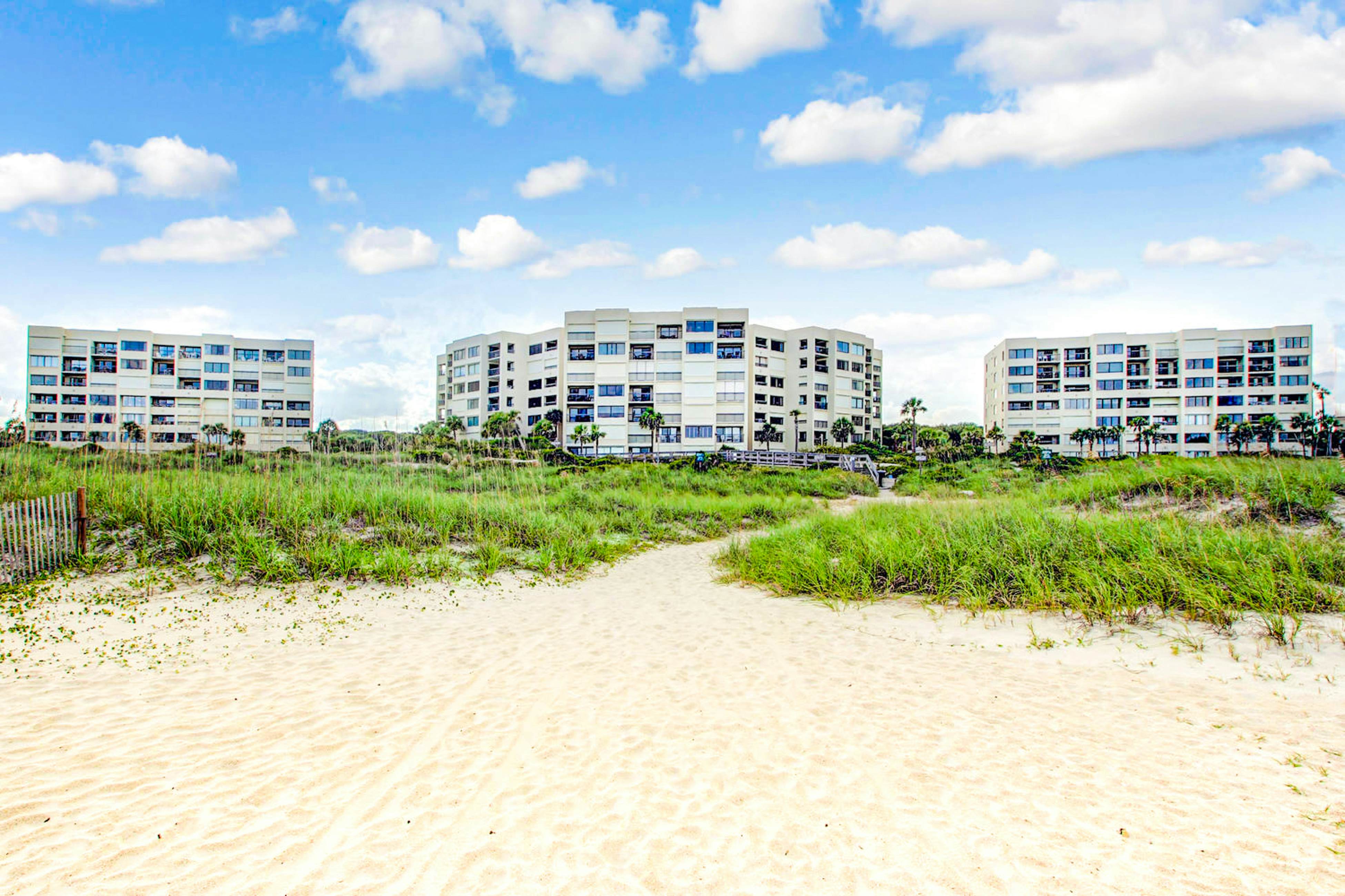 B117 Amelia Surf and Racquet