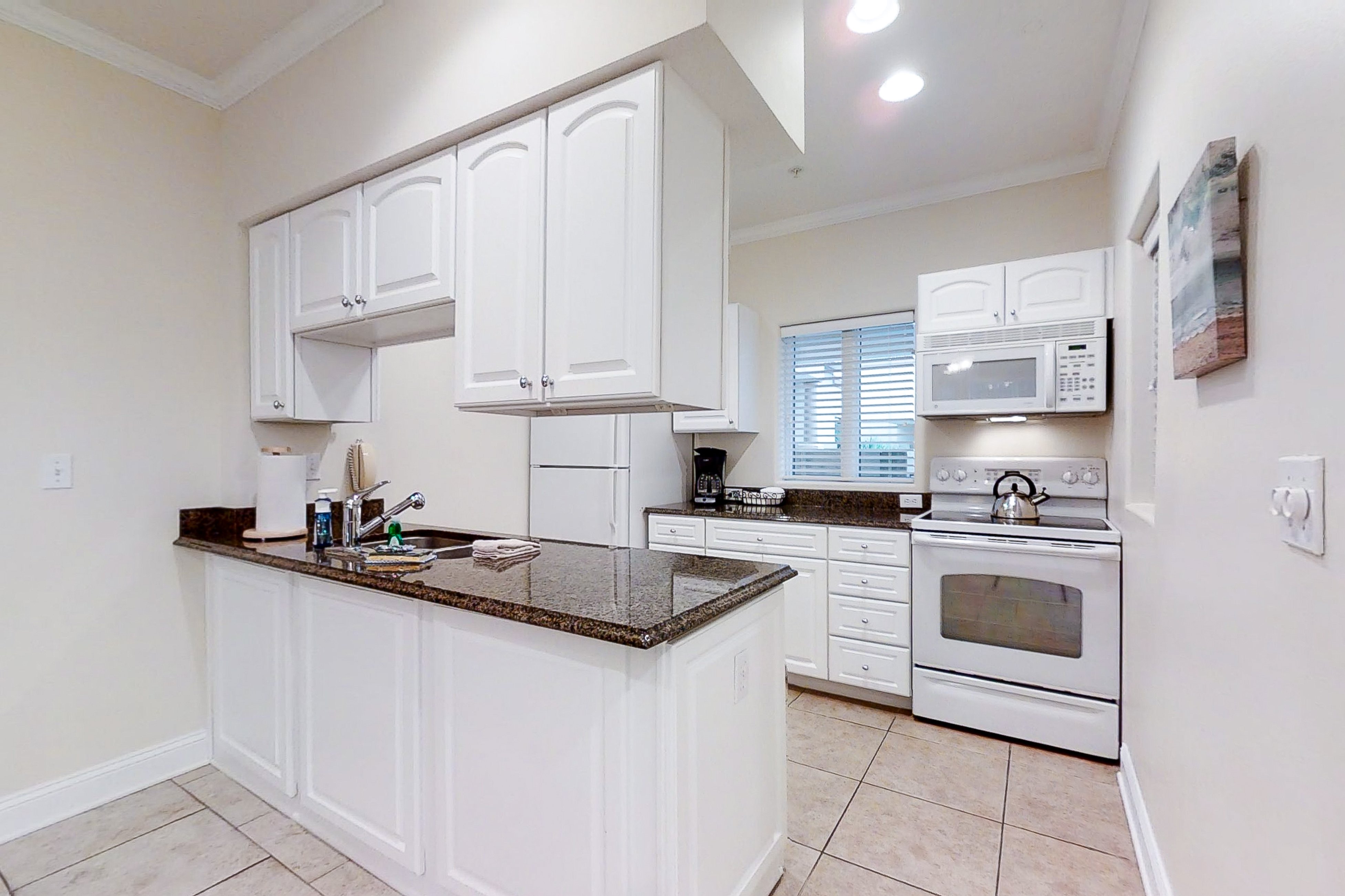 Home near beach with free WiFi, shared pool, central AC, private W/D