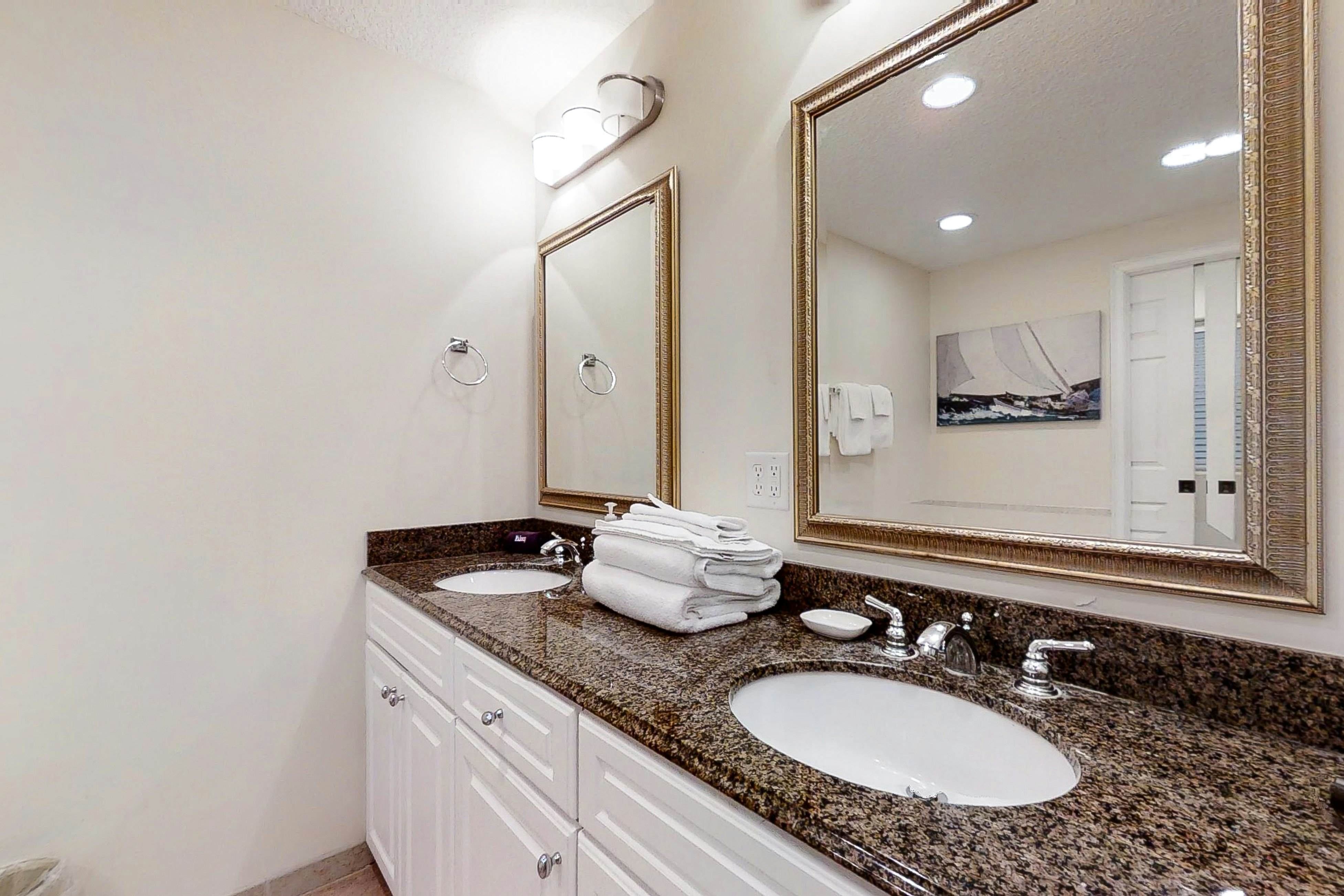 2533-34 Tennis Villas