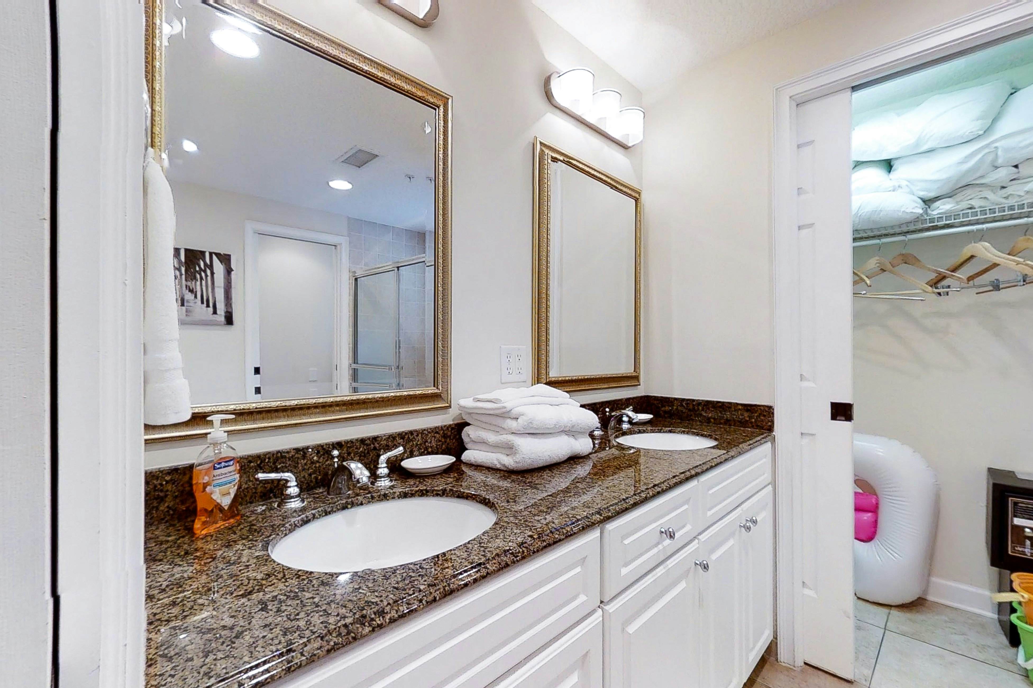 2533-34 Tennis Villas