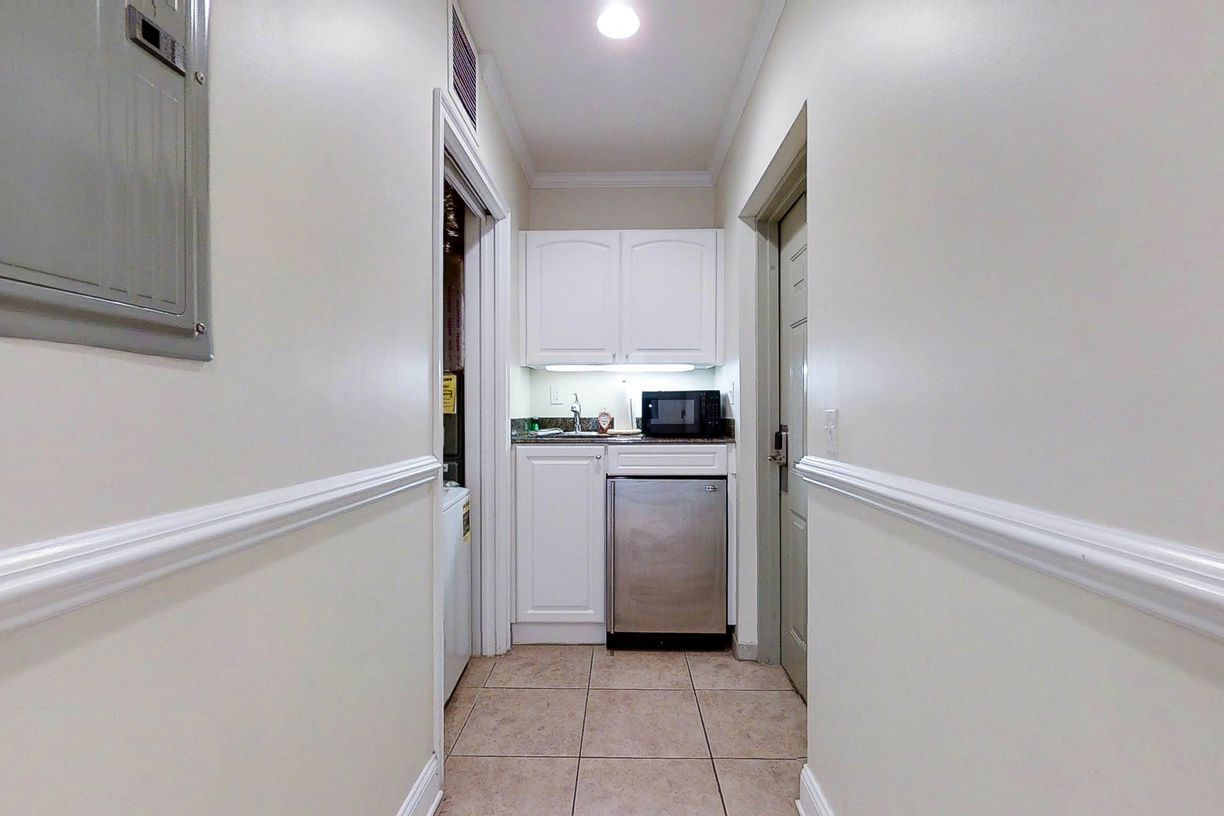 2533-34 Tennis Villas